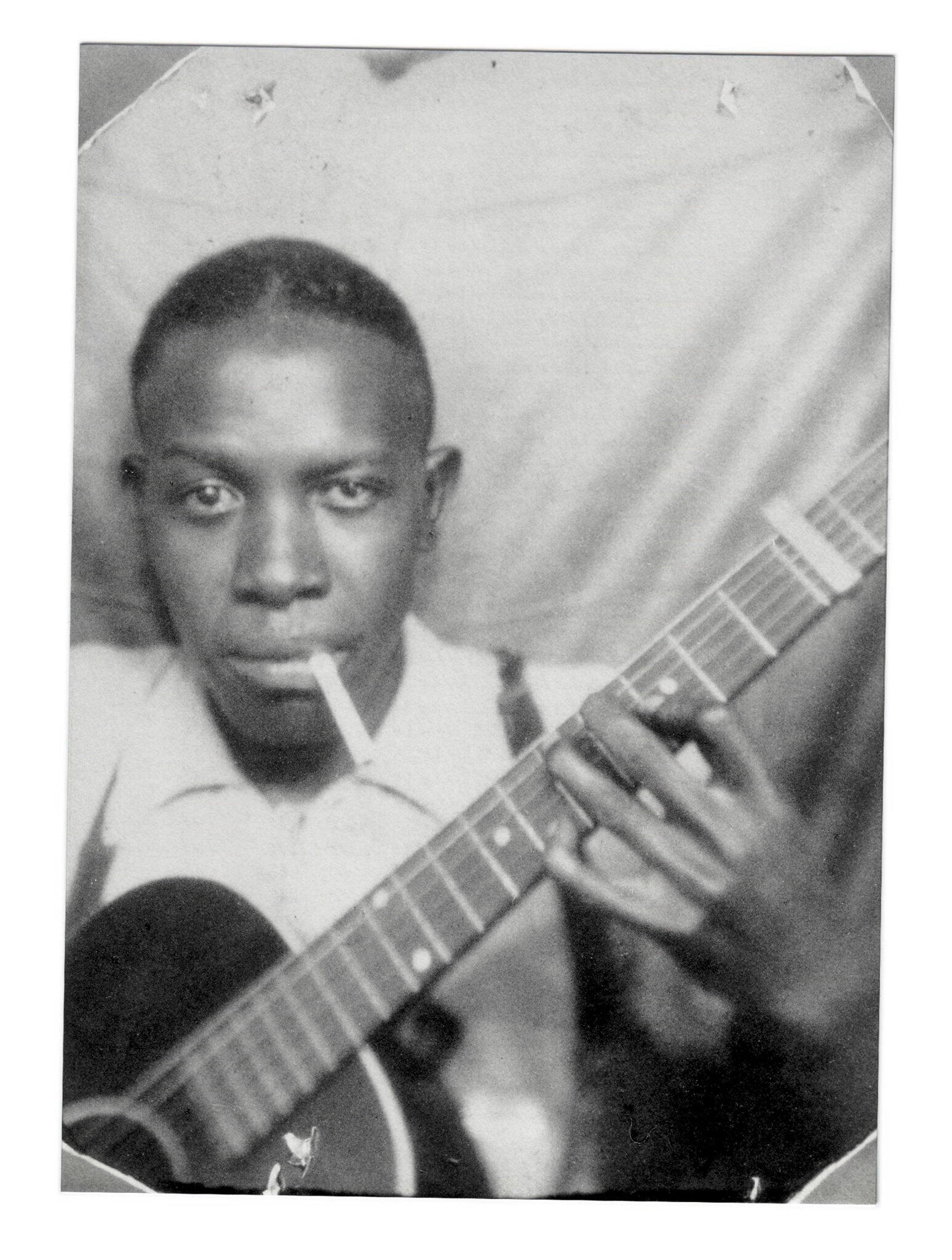 Fotografi på bluesartisten Robert Johnson.
