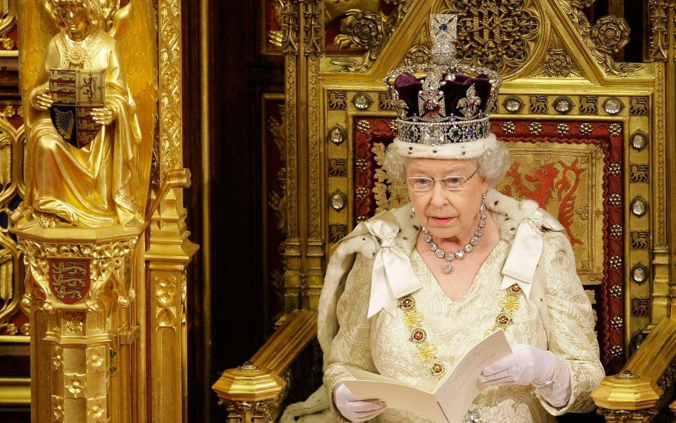 Drottning Elisabeth på tronen