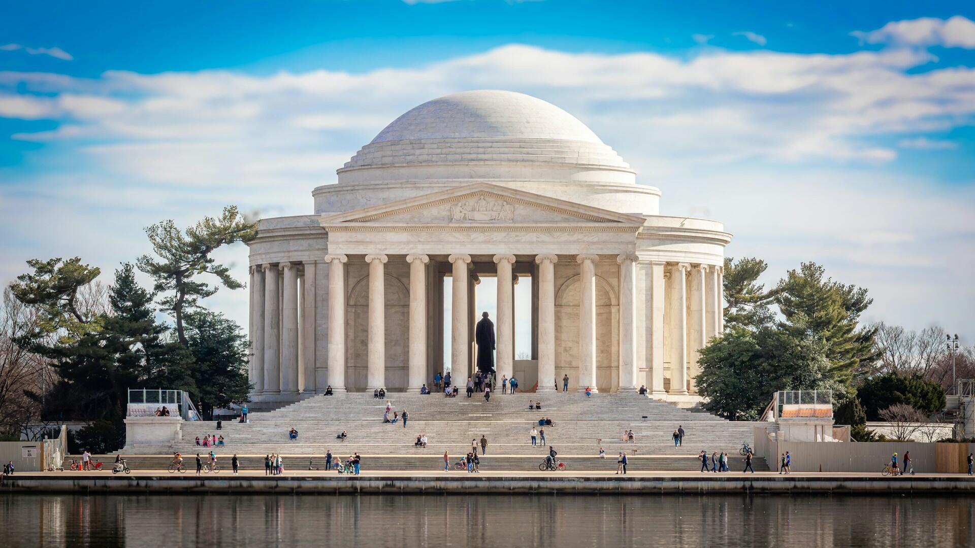 I Washington hittar du Jefferson Memorial