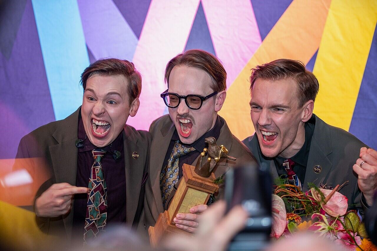 Vinnarbild på gruppen KAJ efter de vunnit Svenska Melodifestivalen 2025.