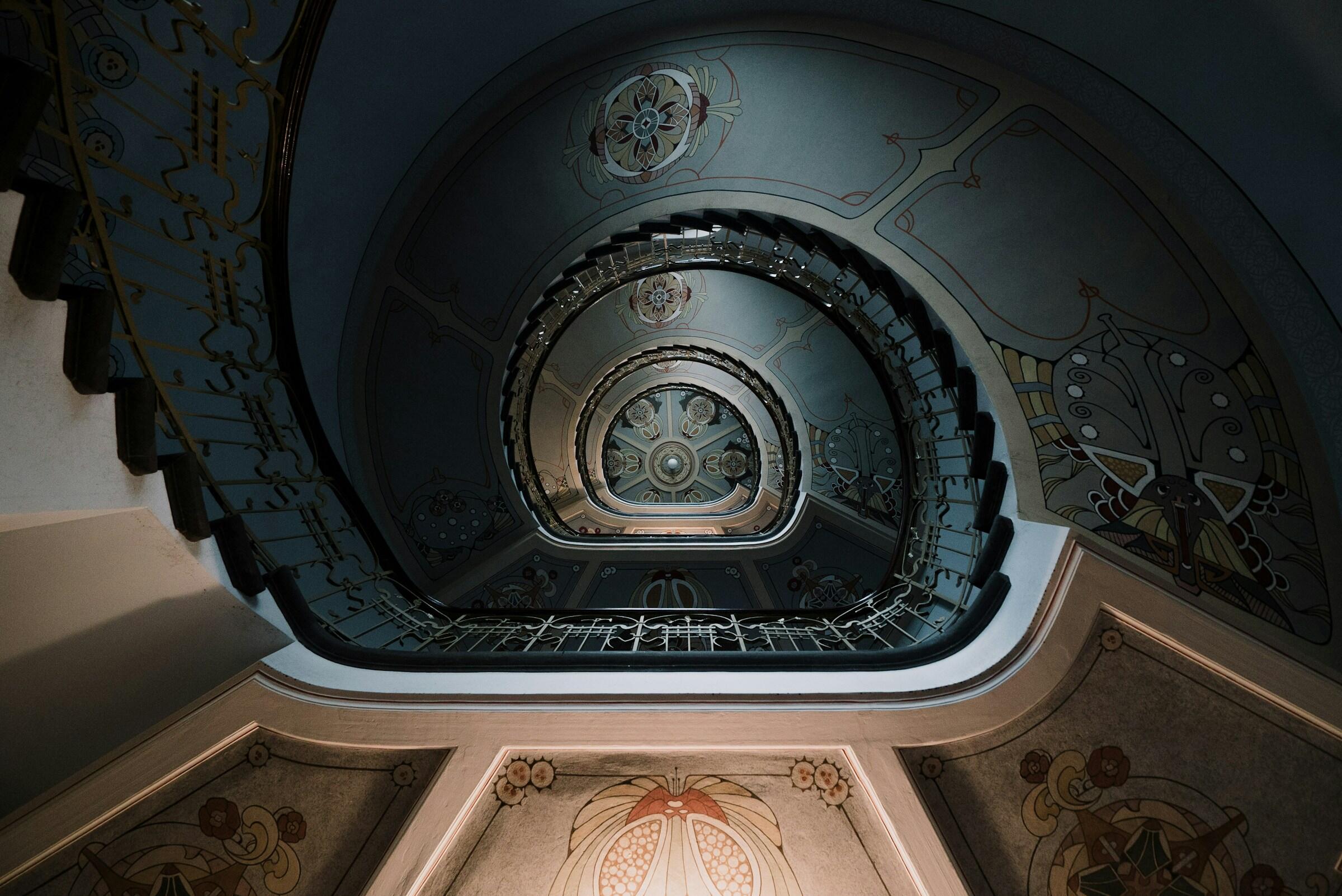 slingrande art nouveau trappuppgång