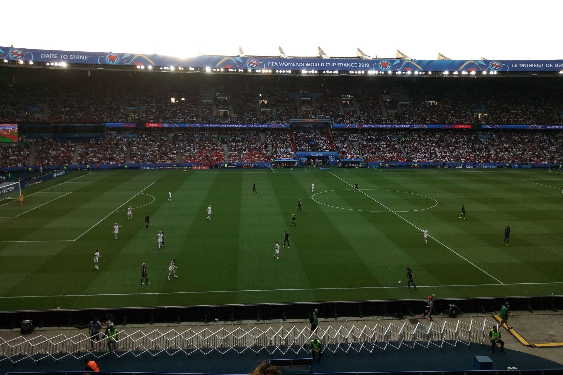 En fullsatt arena under en match i dam-VM i fotboll i Frankrike 2019.