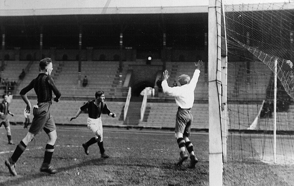 Mål i en match 1925 mellan Hammarby och Gais