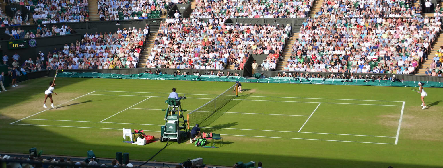 Serena Williams och Heather Watson under Wimbledon 2015.