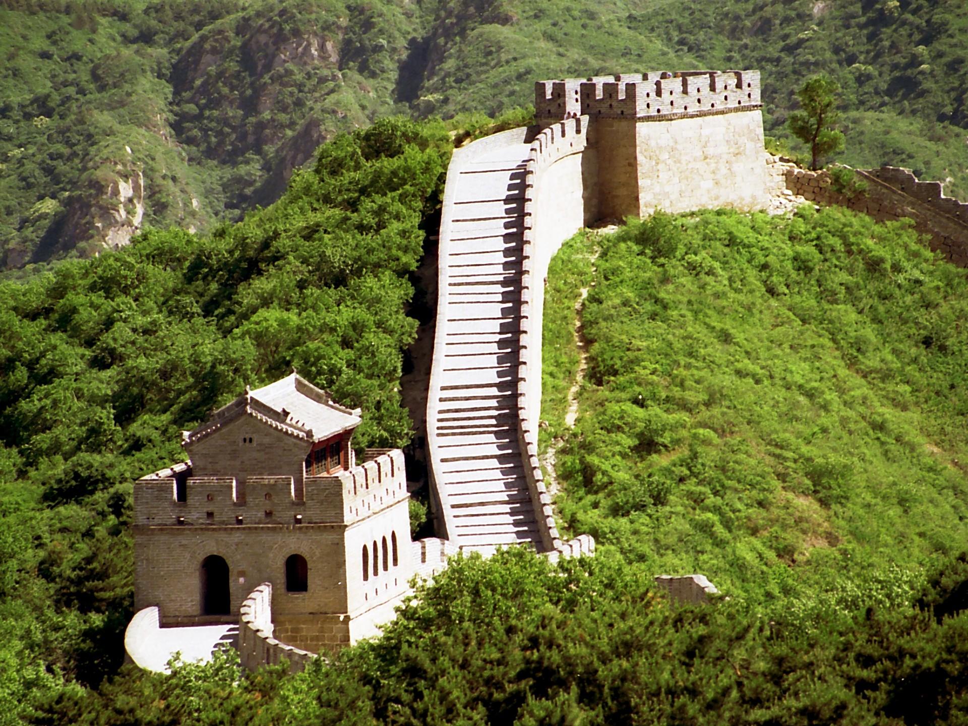 A shot of the Great Wall of China amidst beautiful greenery.