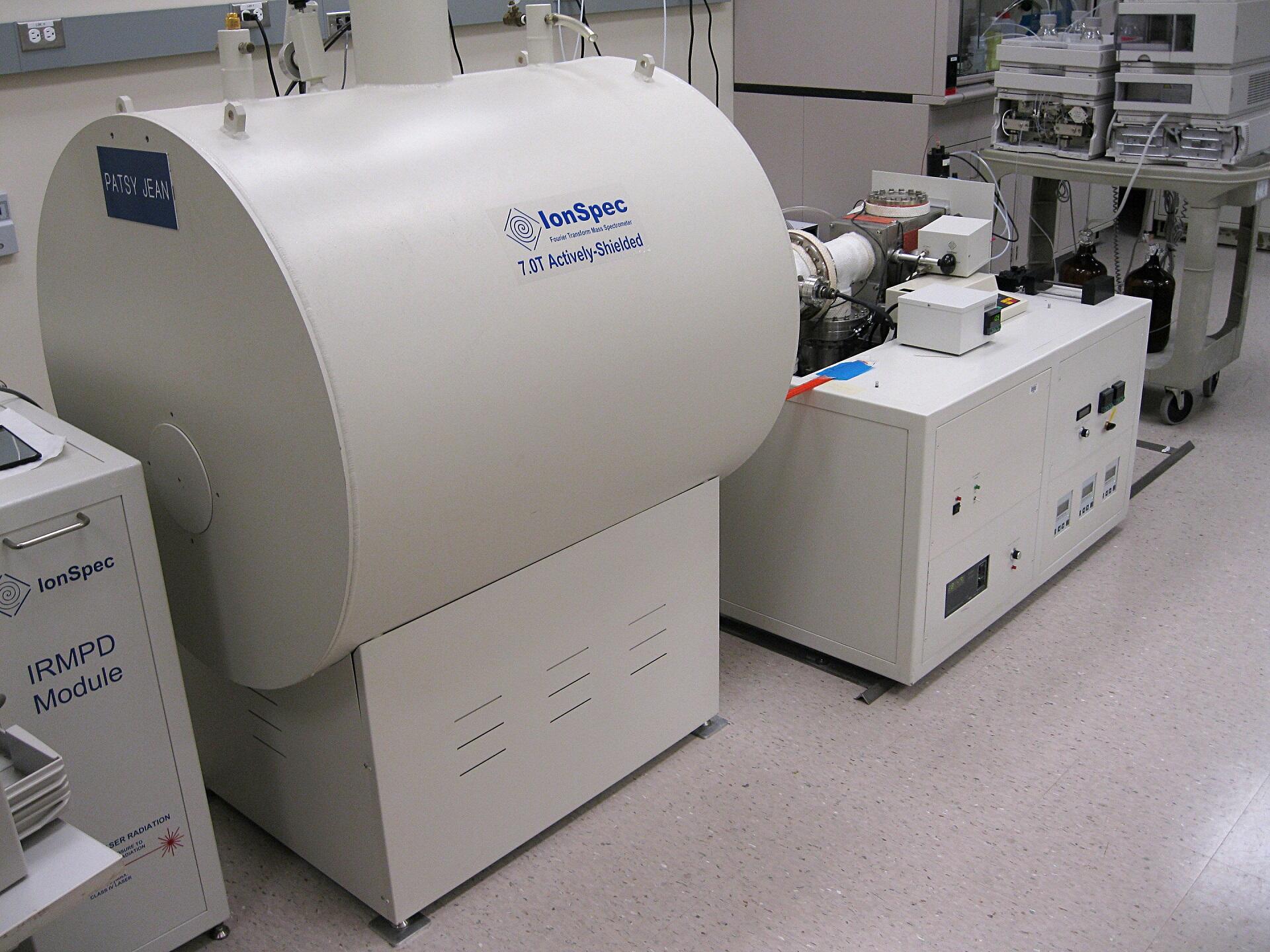 A white machine in a laboratory.