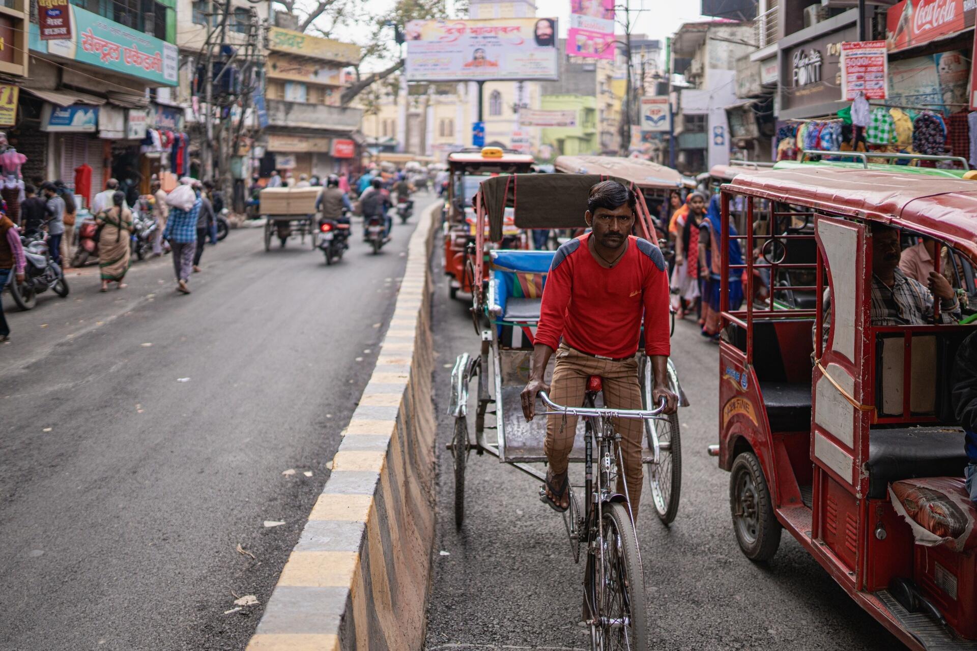 Busy street scene in India with a cycle rickshaw rider, illustrating everyday environments where Hindi is commonly spoken.