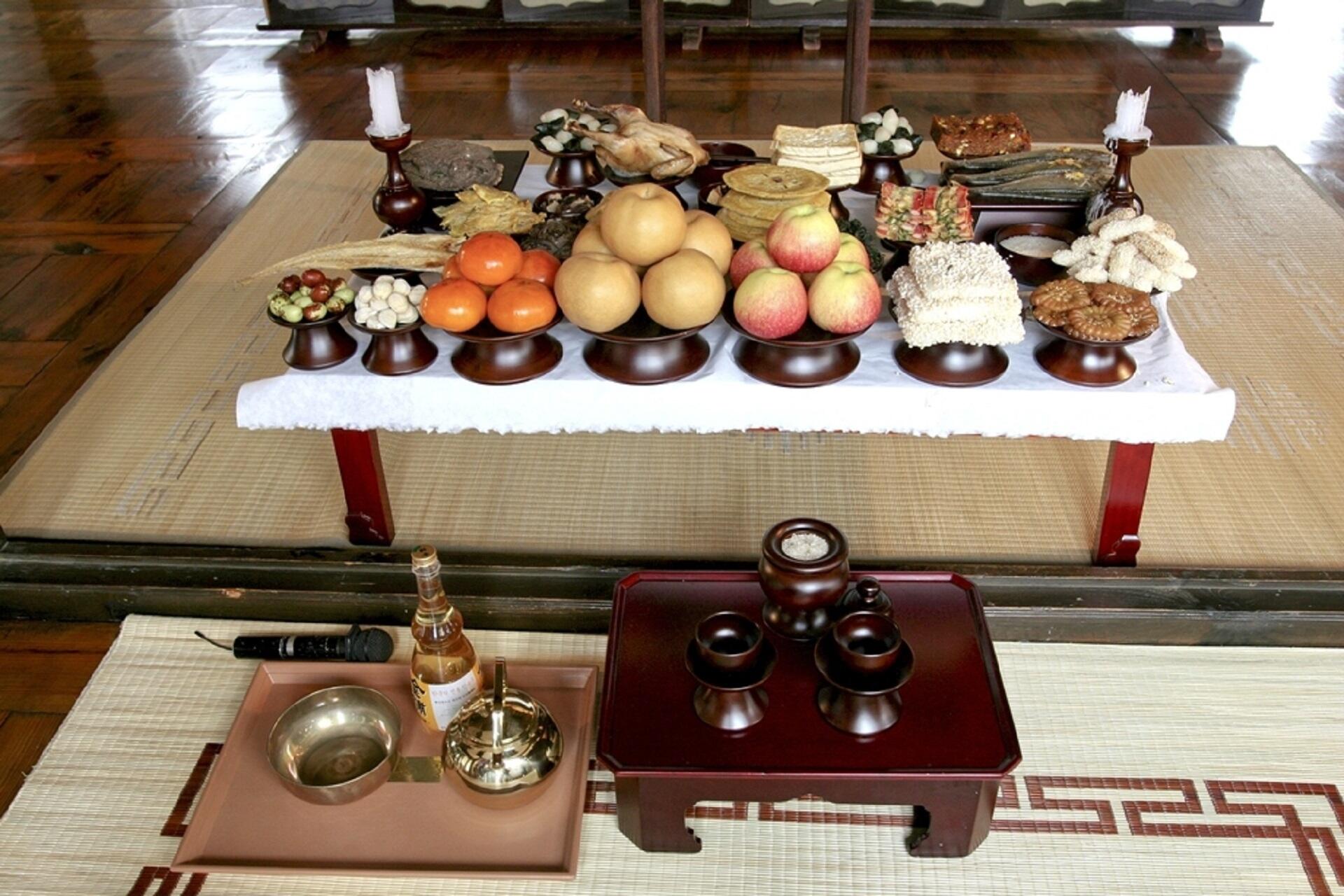 A formal table with foods laid out in a specific order. 
