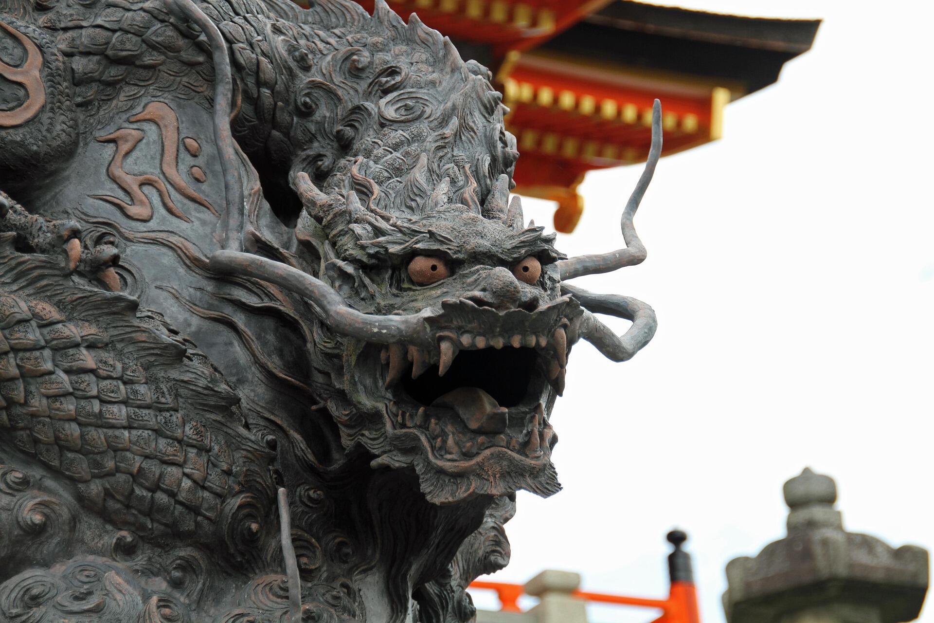 Dragon sculpture