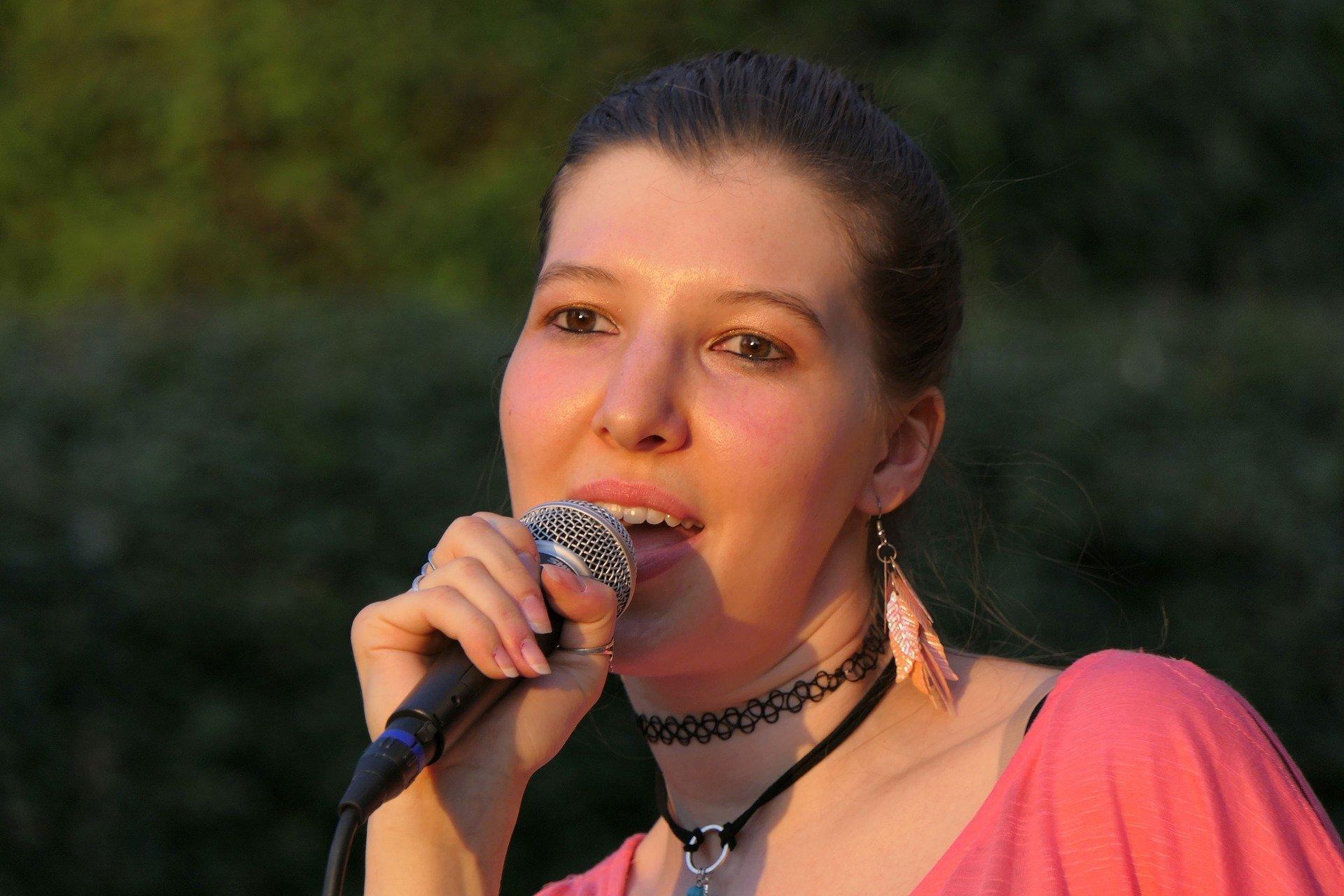 How can you sing high notes well?