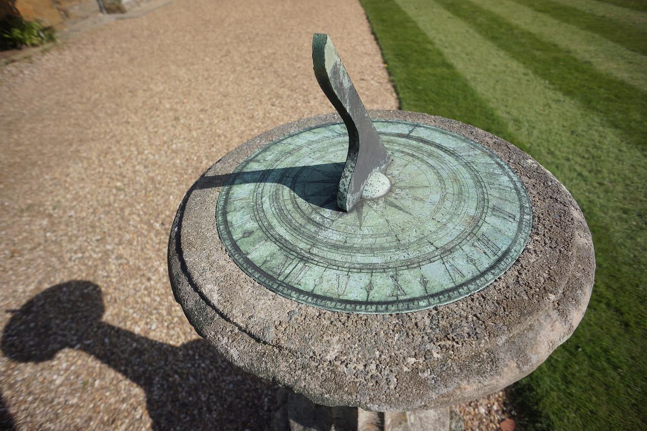 sundial romans time timezone empire