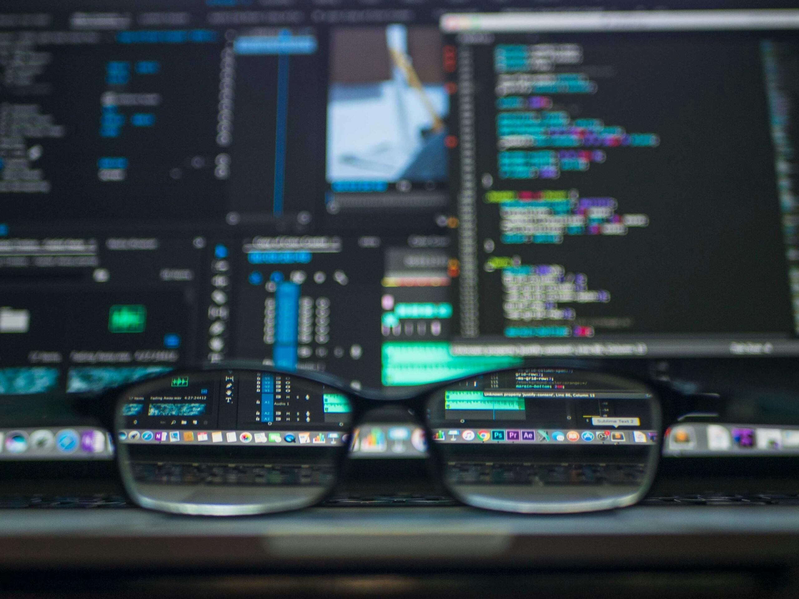 programiranje koda zaslon računalnik odsev očala razvoj programske opreme
