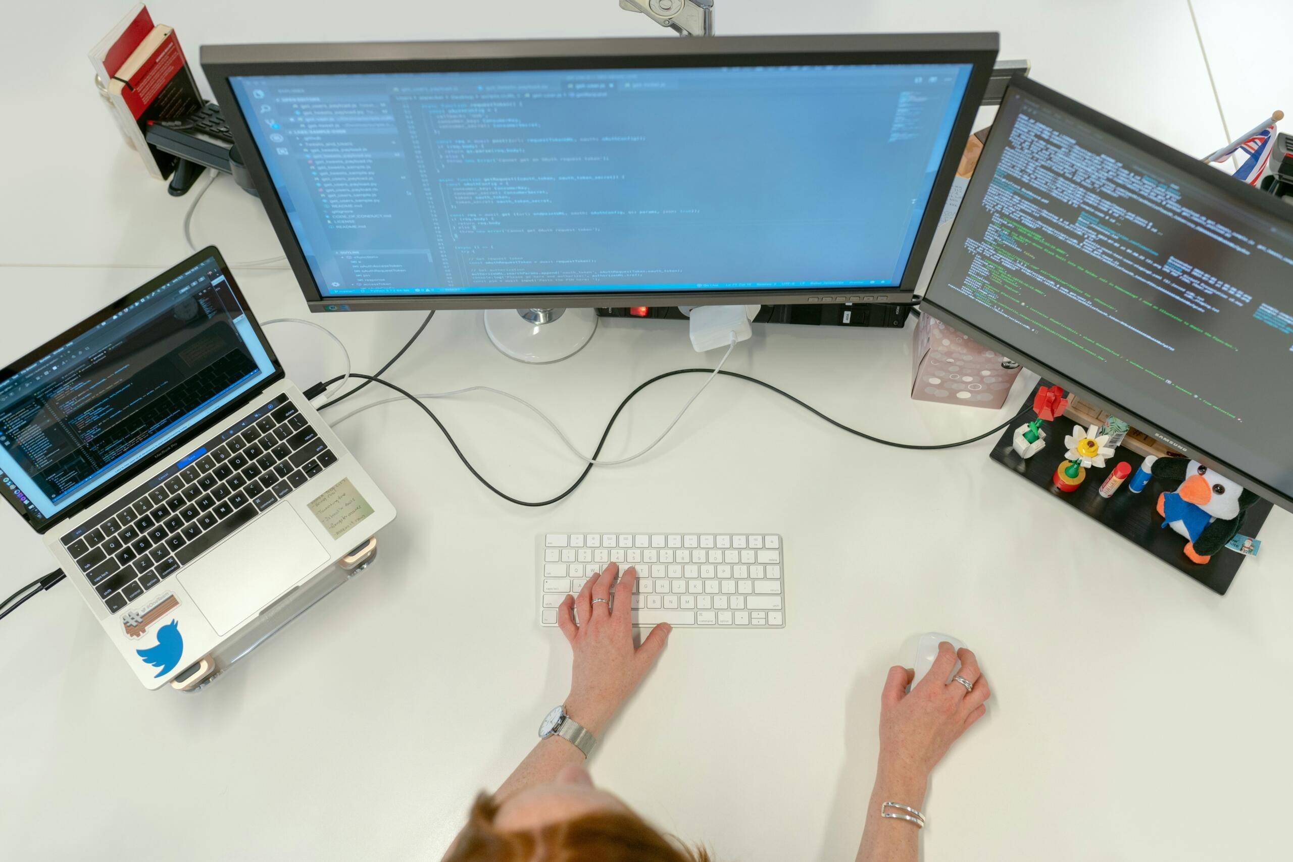 programiranje vec monitorjev workspace developer racunalnik