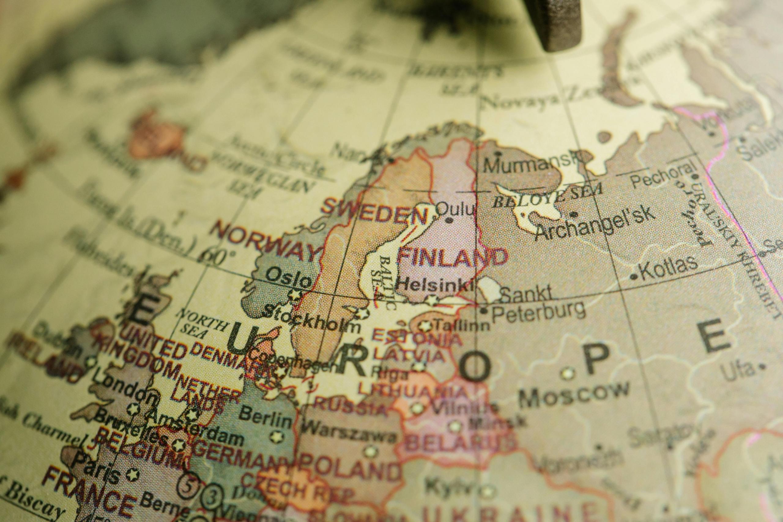 Mapa severnej Európy so zobrazením Švédska, Nórska, Fínska a Pobaltia