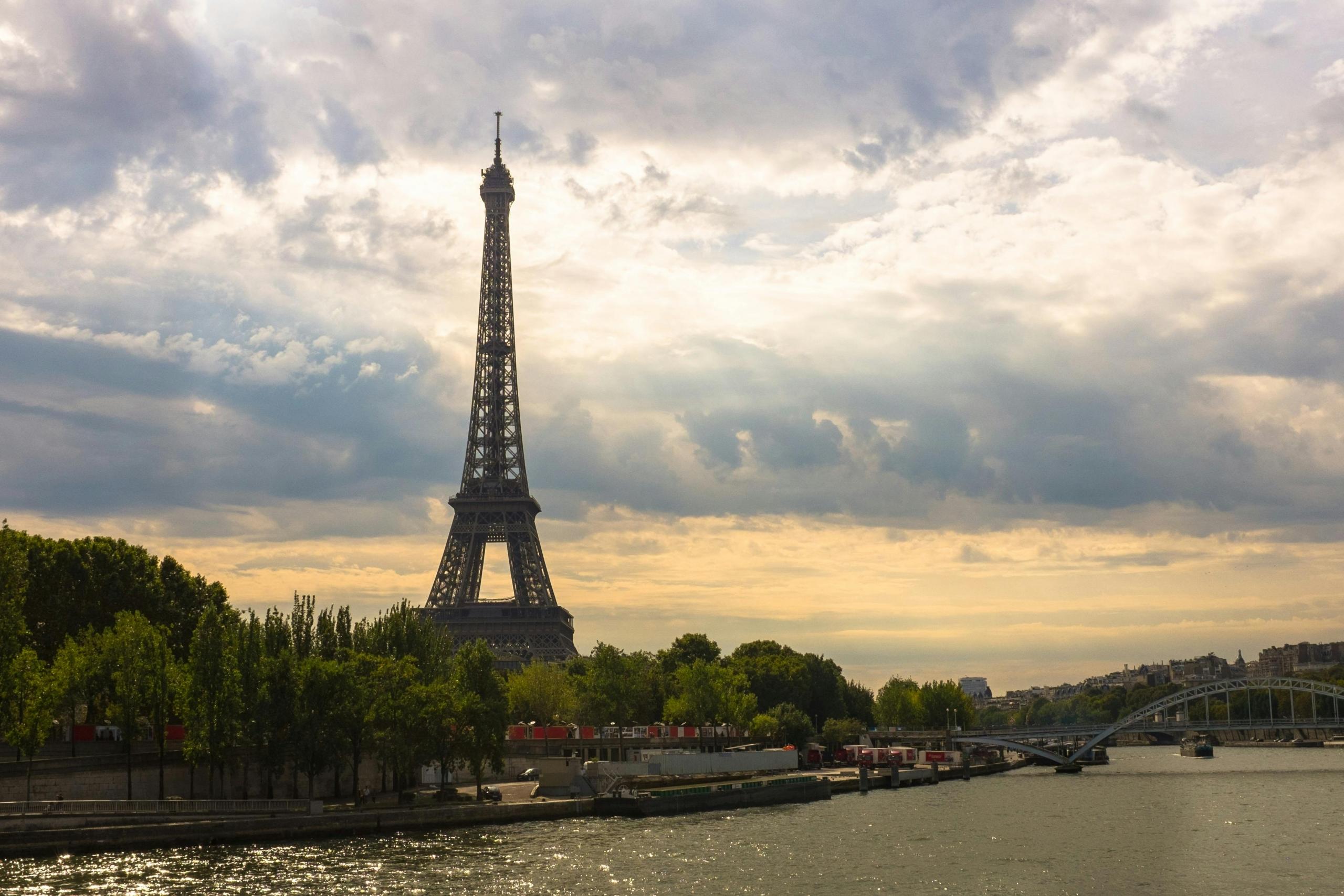 eifel tower paris