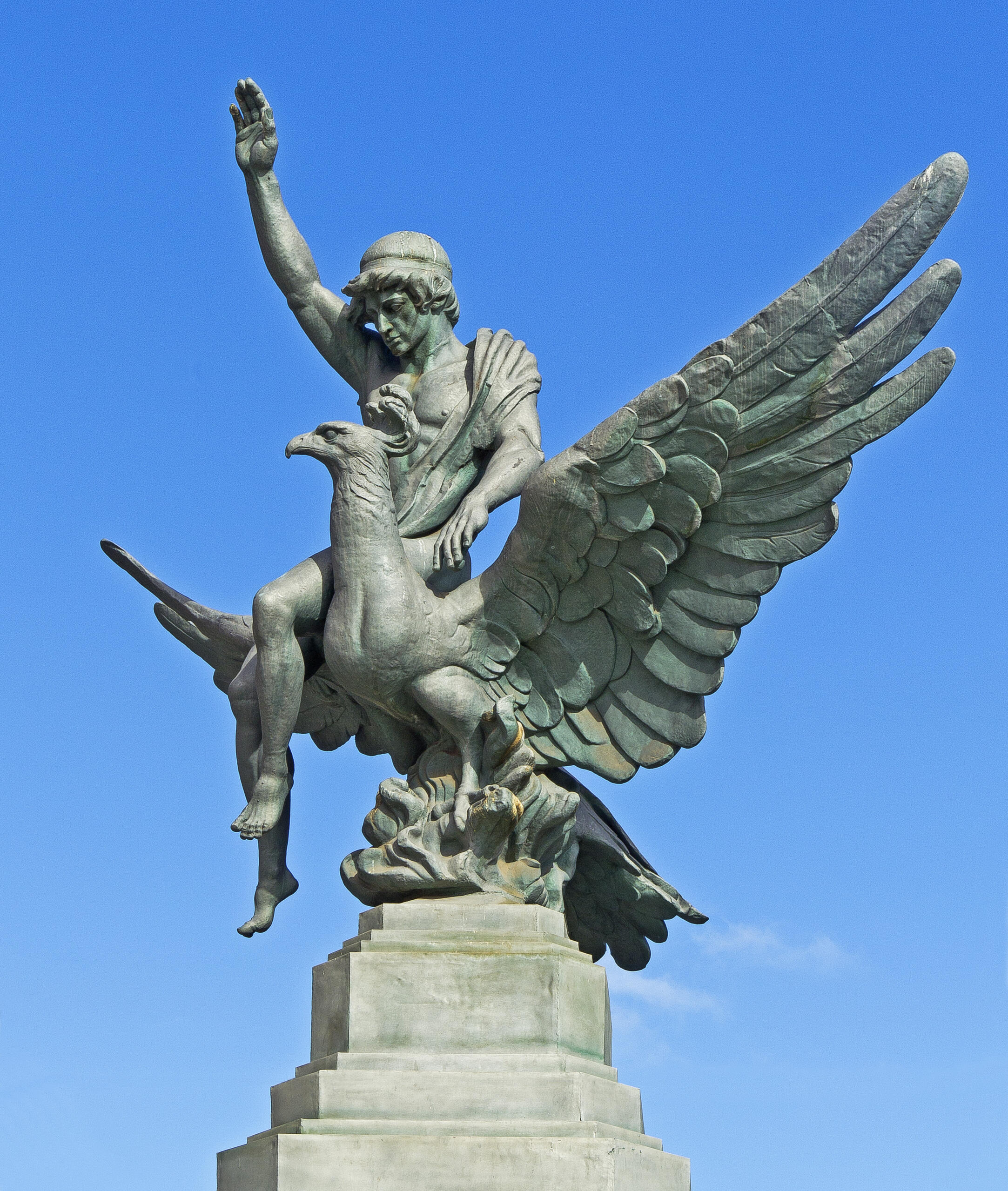 Socha Fénixa – mytologického vtáka symbolizujúceho znovuzrodenie