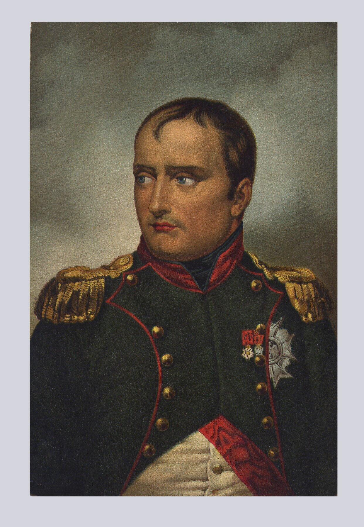 Portrét Napoleona Bonaparta vo vojenskej uniforme s vyznamenaniami z obdobia Prvého francúzskeho cisárstva.
