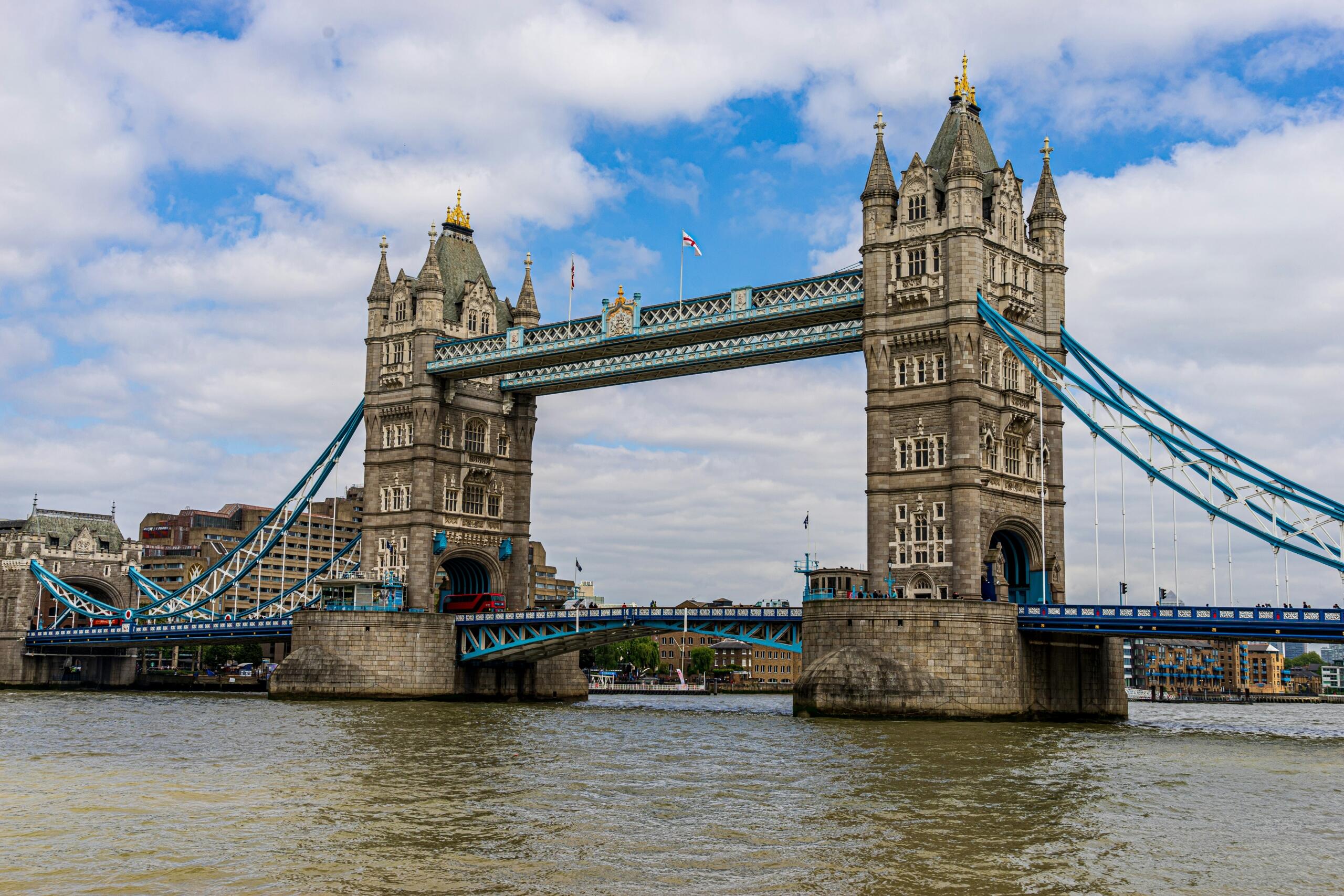 tower bridge v londýne