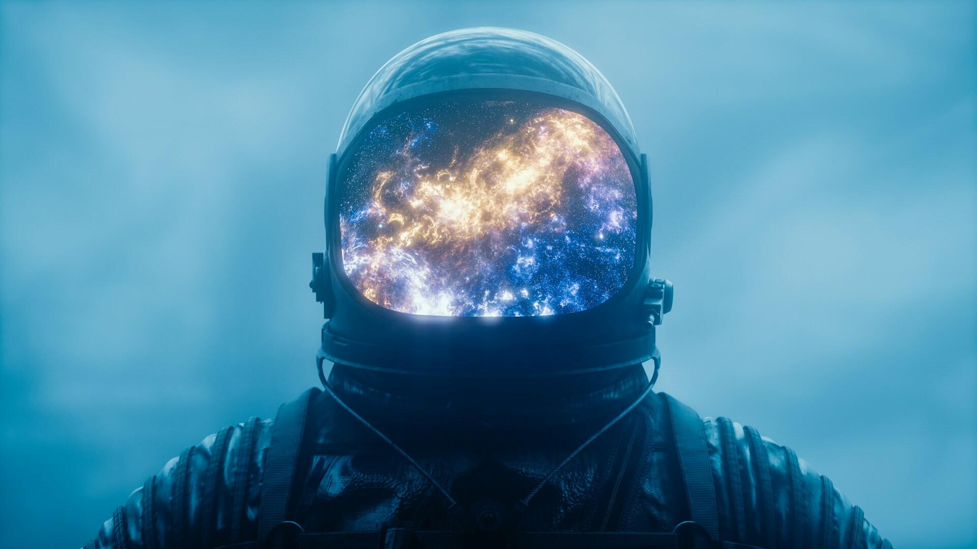 Astronaut v skafandri s odrazom vesmíru na prilbe.