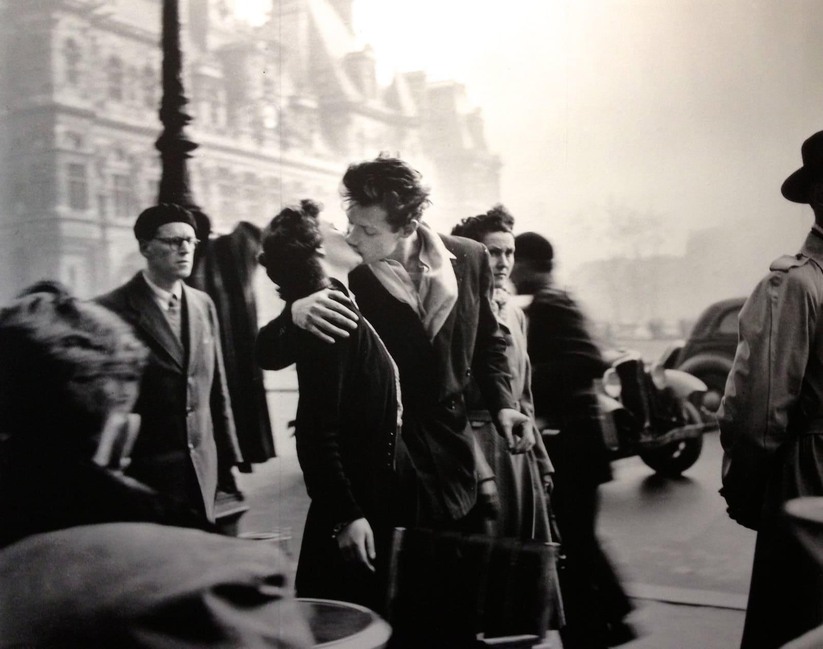 Dünyaca ünlü fotoğraflar ve Robert Doisneau'nun Öpücük karesi