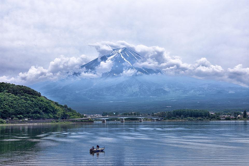 japon bahçesi ve dağları çok güzeldir