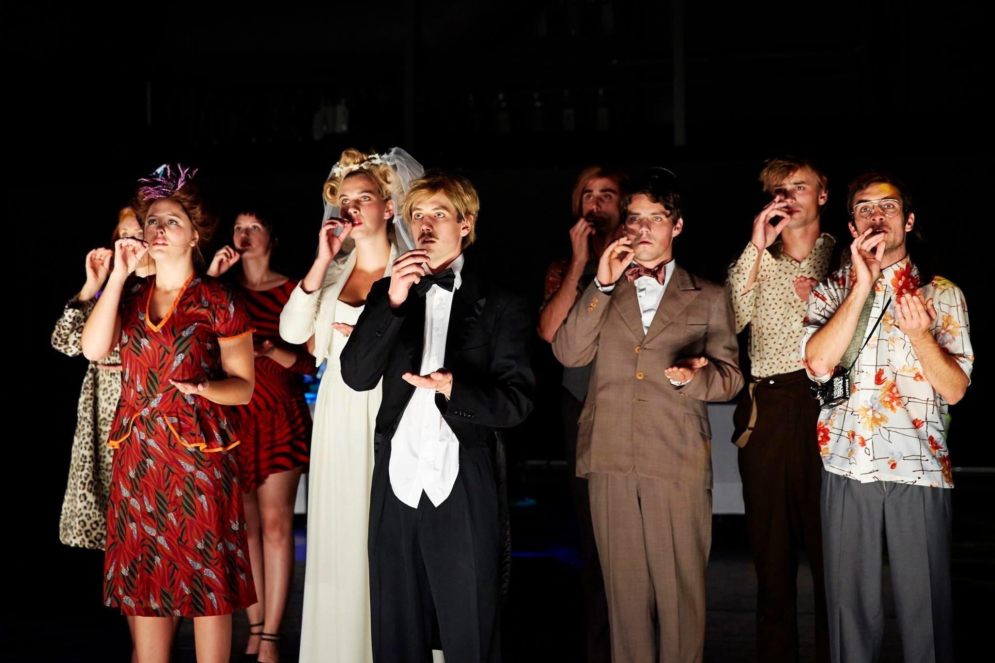 tiyatro oyunculuğu da oyunculuk türleri arasındadır.