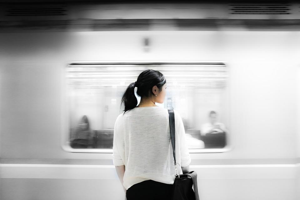japonya iş hayatı bolca metro kullanılır
