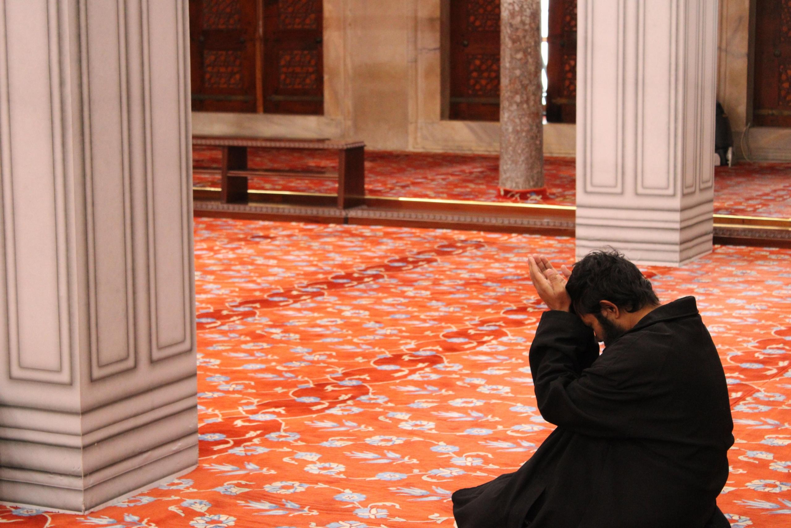 İslam'ın şartlarından namaz kılma