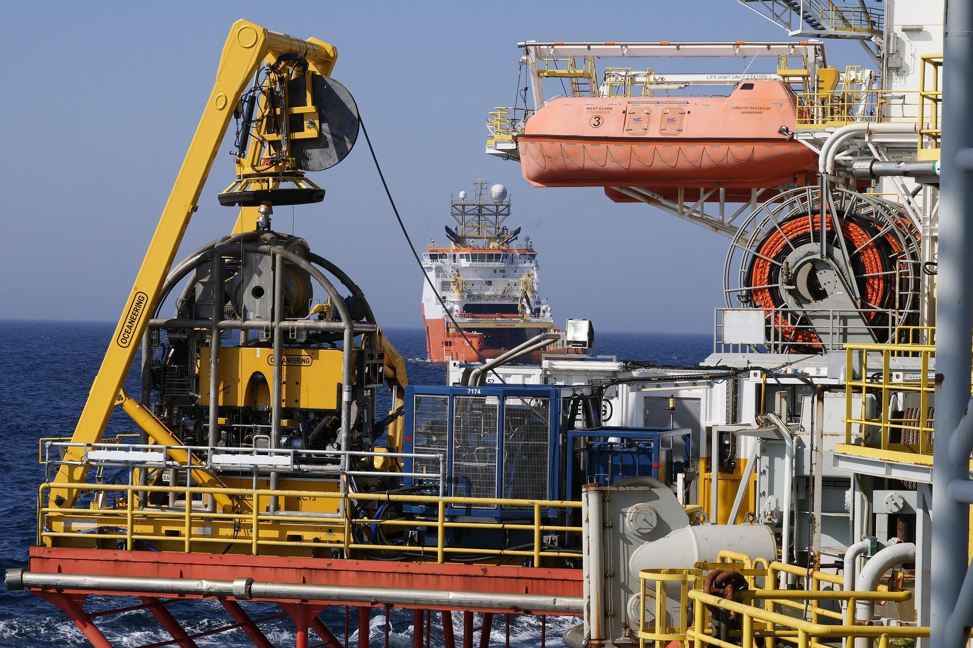 Kimya ders haricinde petrokimya endüstrisi için de olanak sağlar.