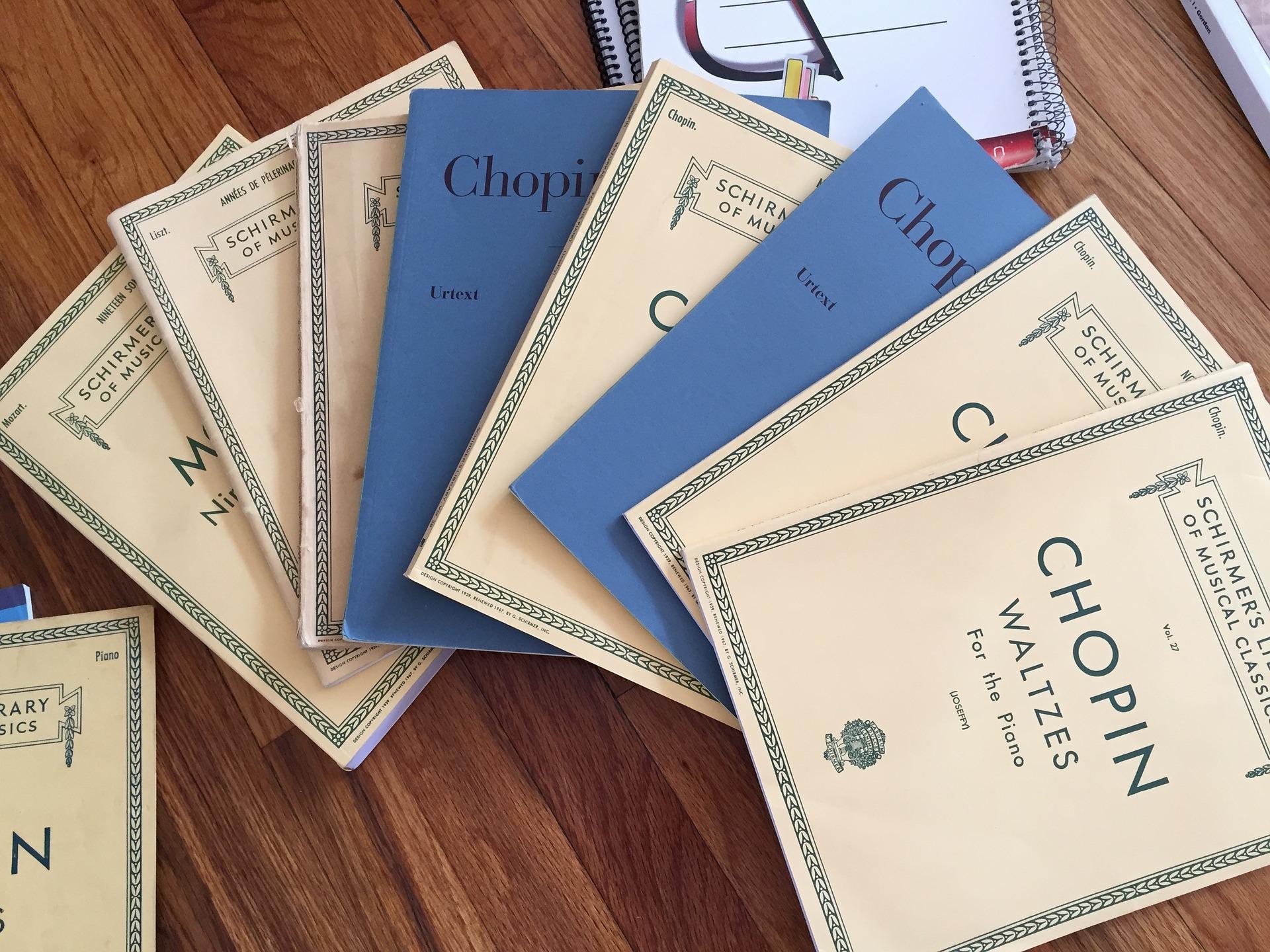 Piyano eğitimi ile Chopin gibi ünlü bestecilerin eserlerini çalmak.