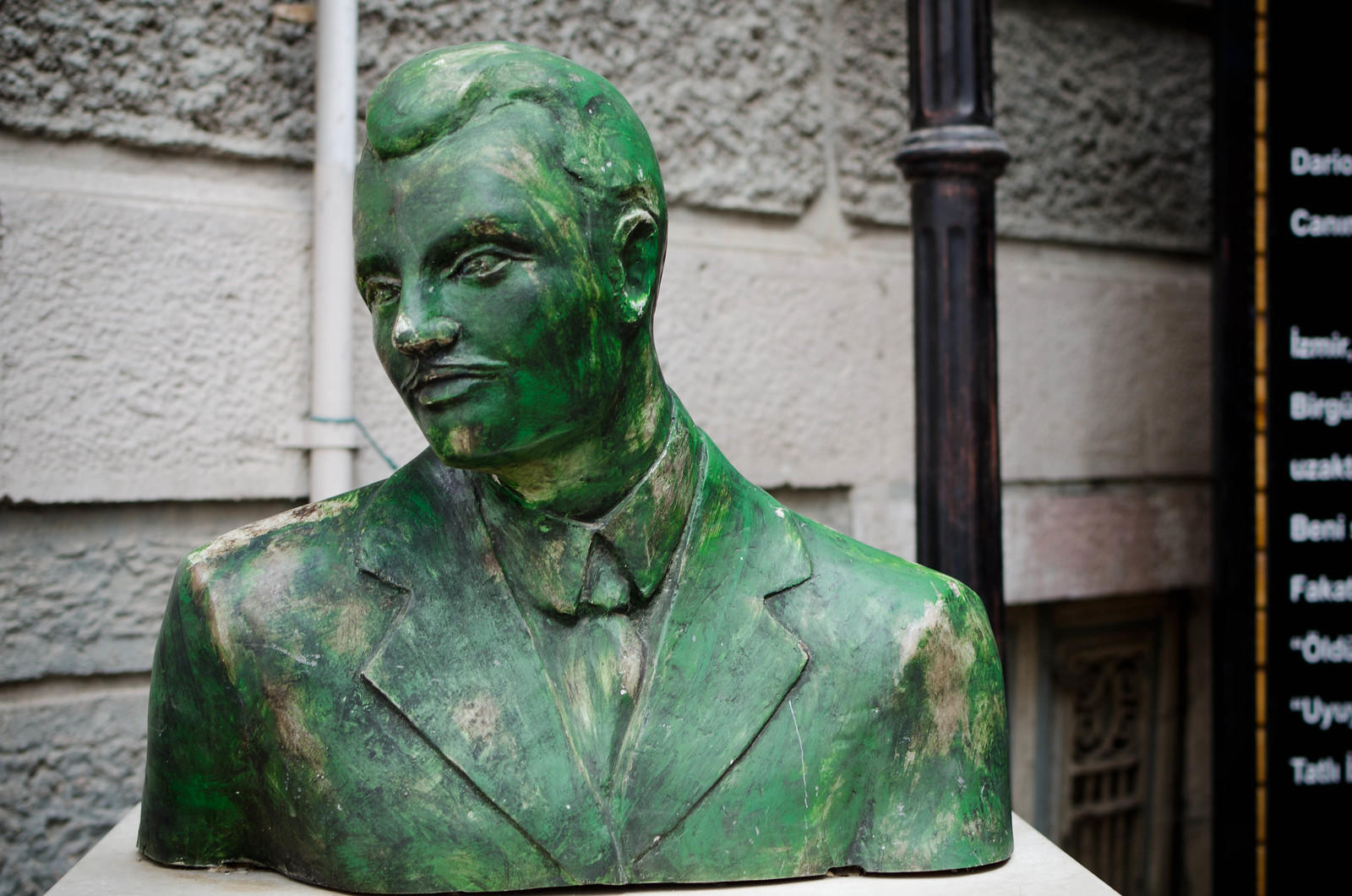 İzmir piyano dersi açısından zenginliğini tarihten gelen müzik kültürüne borçlu.