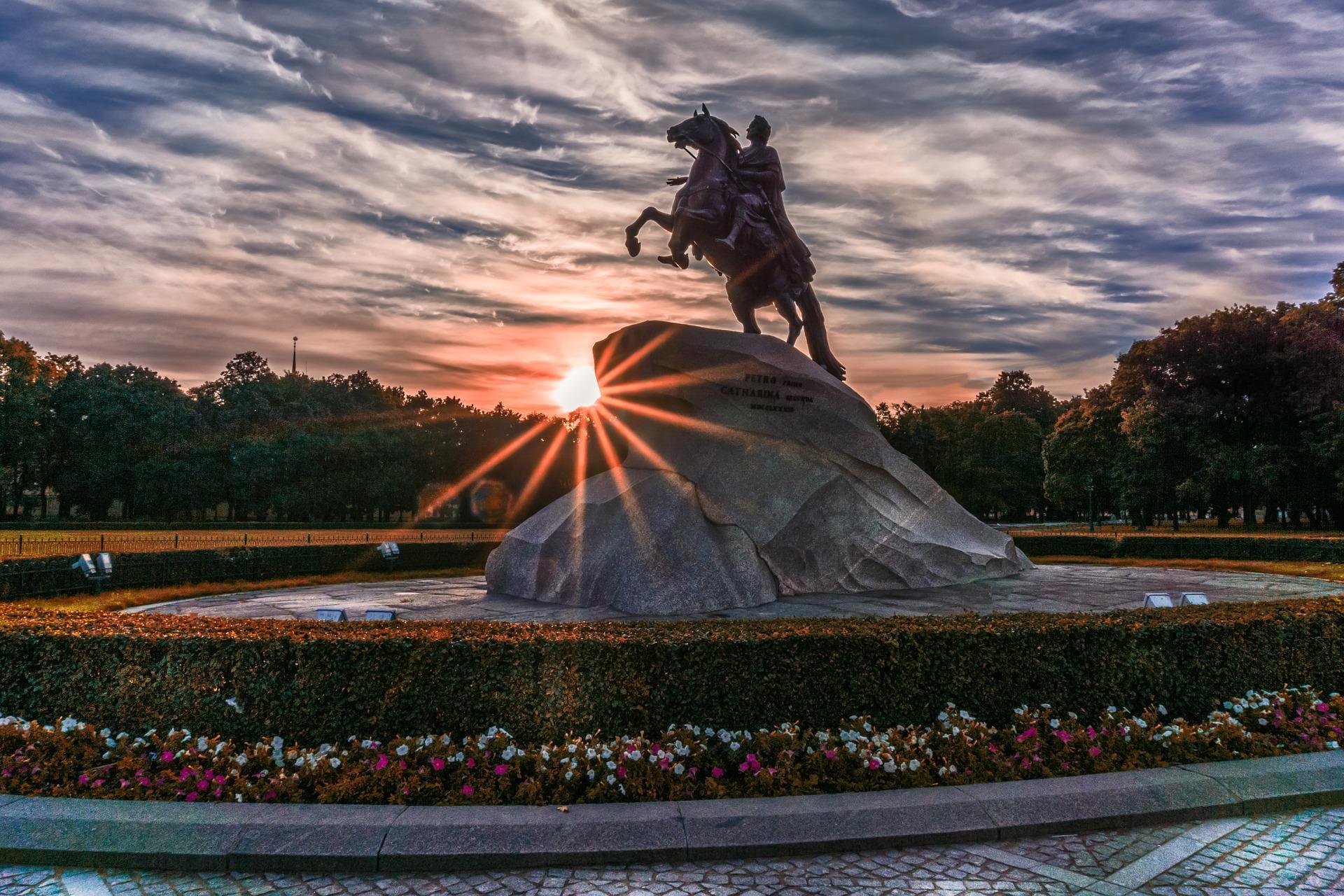 Sankt Petersburg mimari heykel