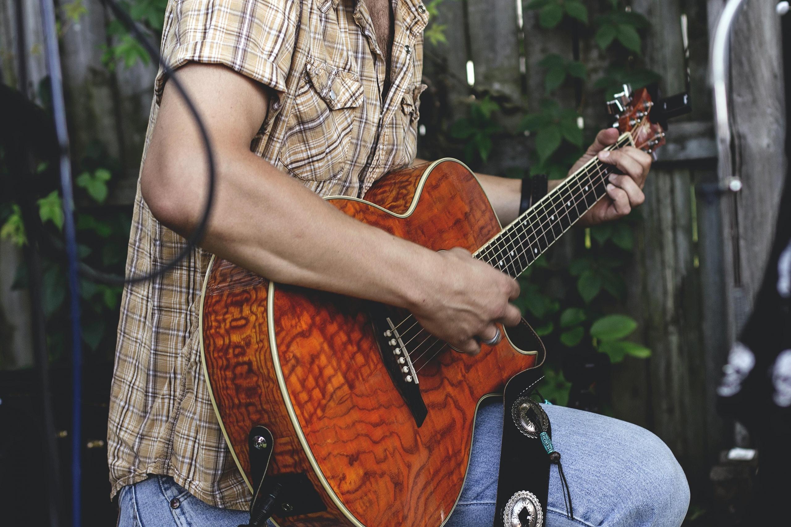 Akustik gitar