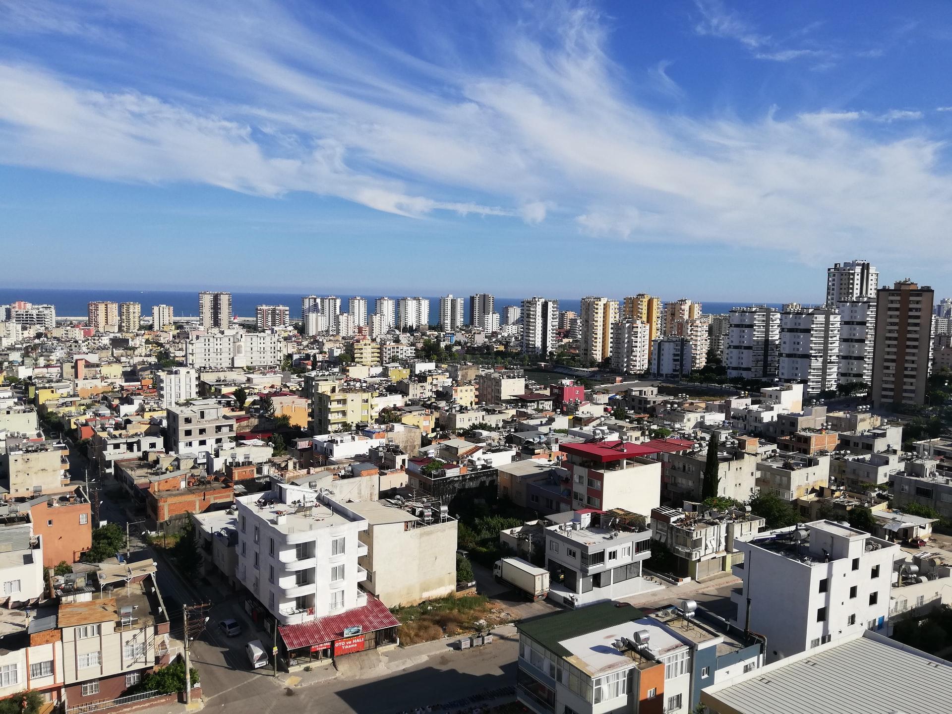Mersin merkezindeki binalar