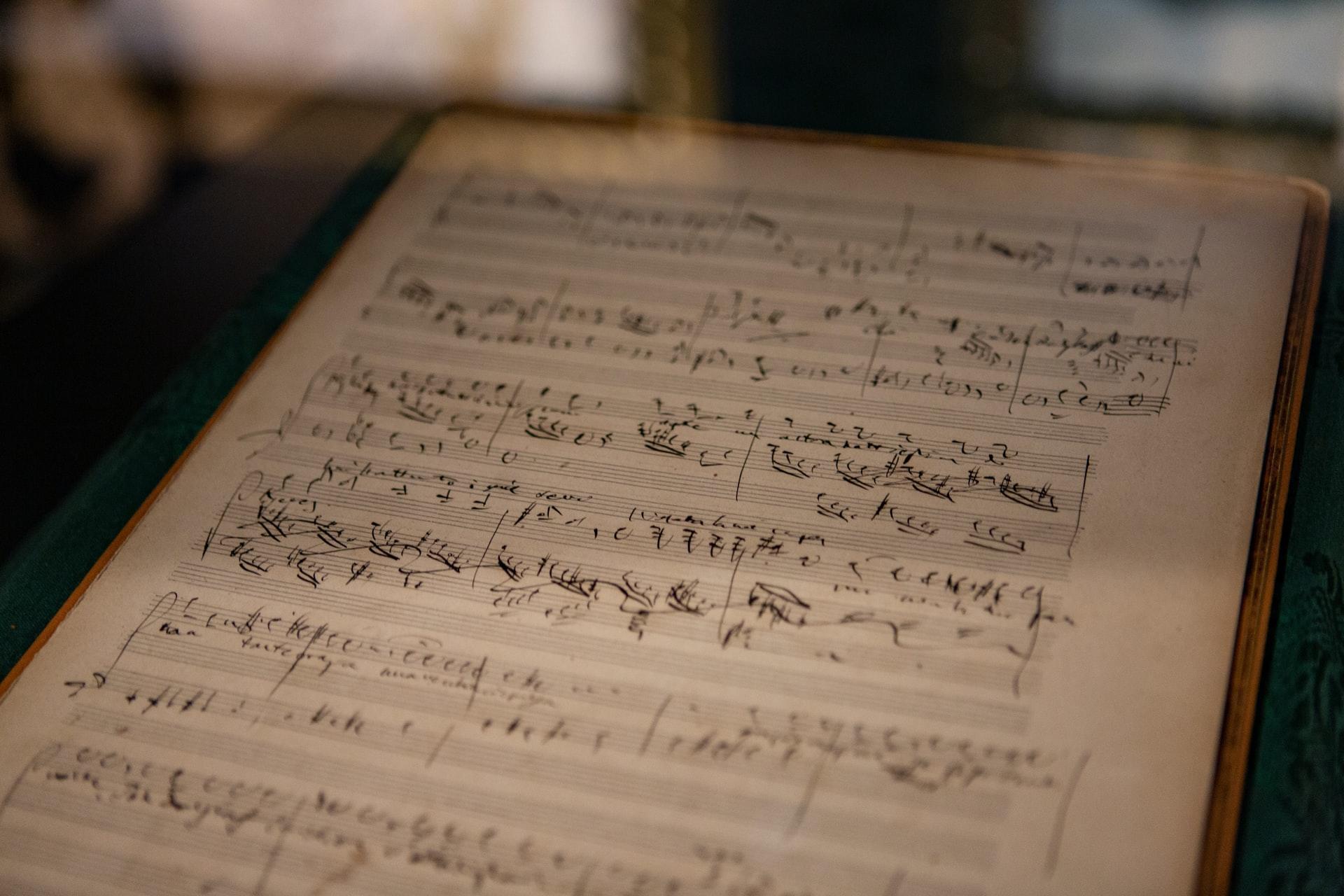 Kemanda üst seviyeye gelmek için nota okuma