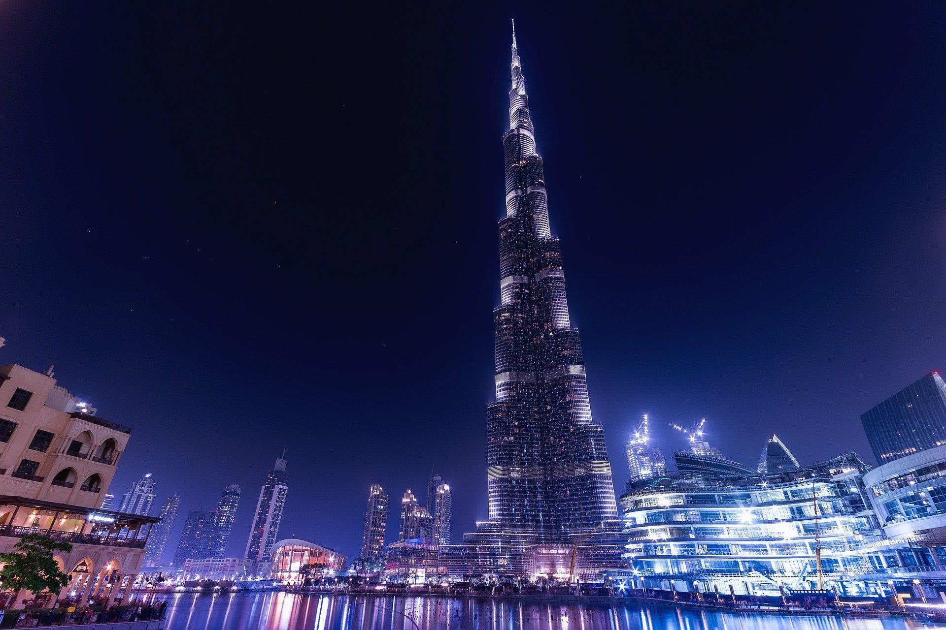 Dubai Burj Khalifa gece manzarası