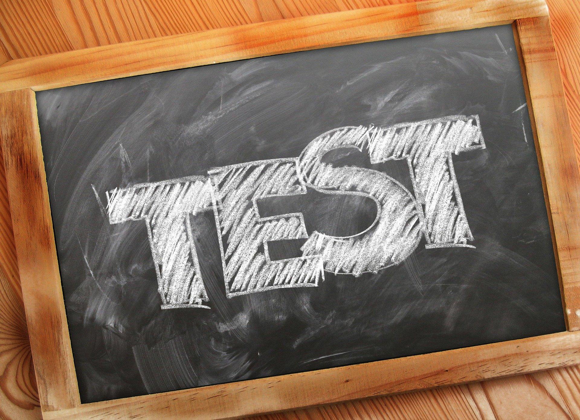 Test yazan siyah yazı tahtası