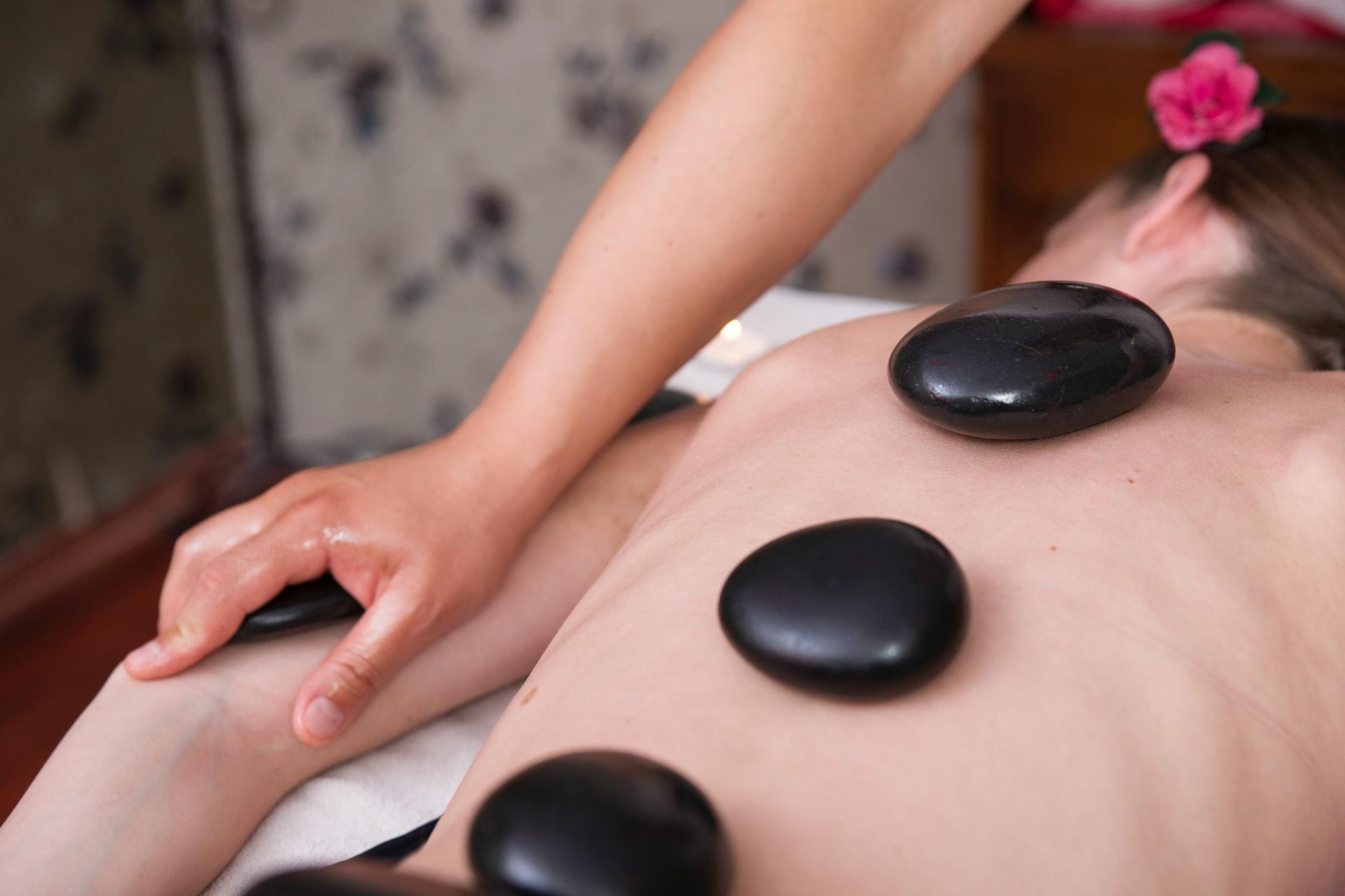 Taşlı arındırıcı SPA masajı