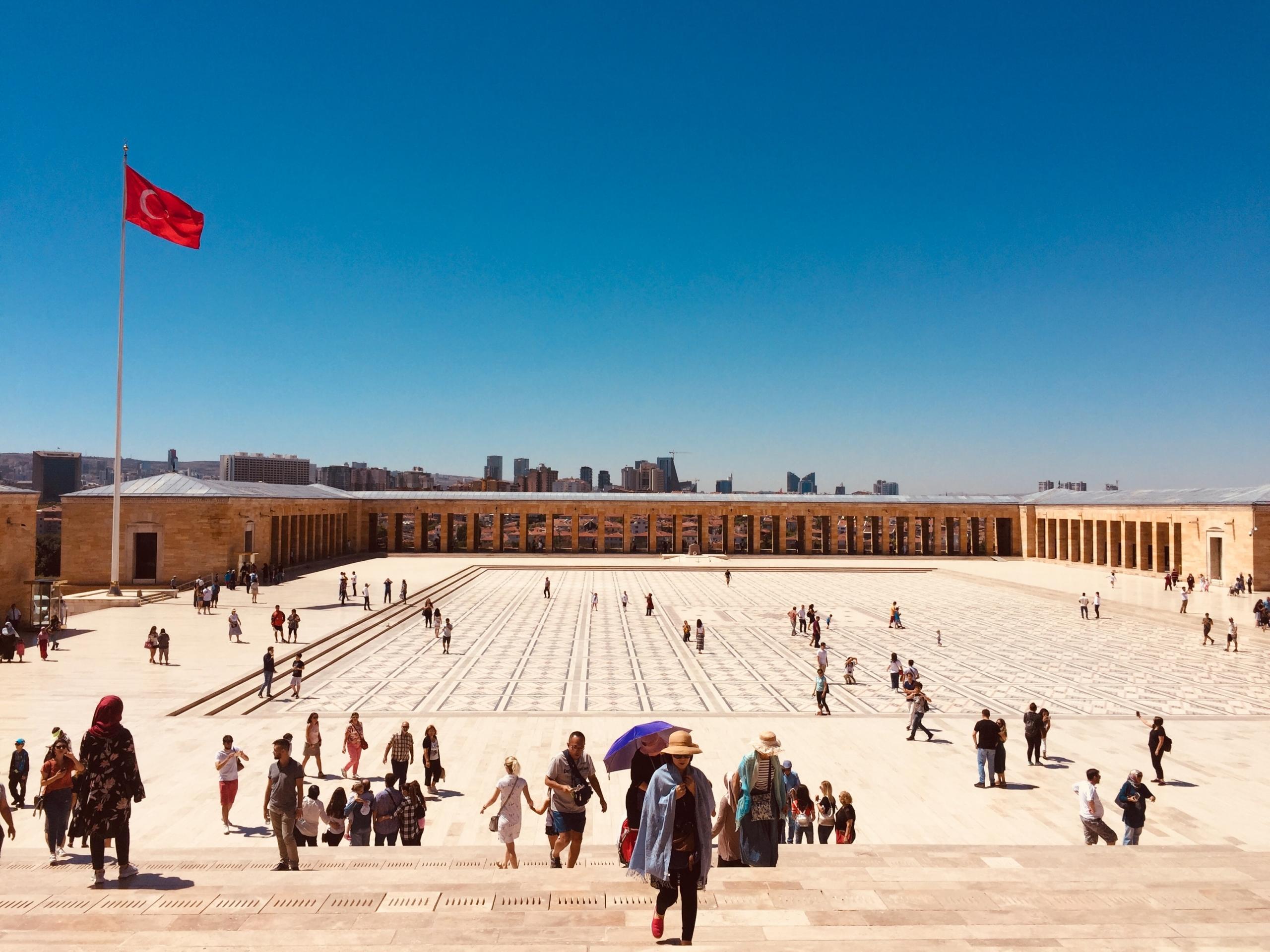 Ankara Anıtkabir'de kalabalık insanlar