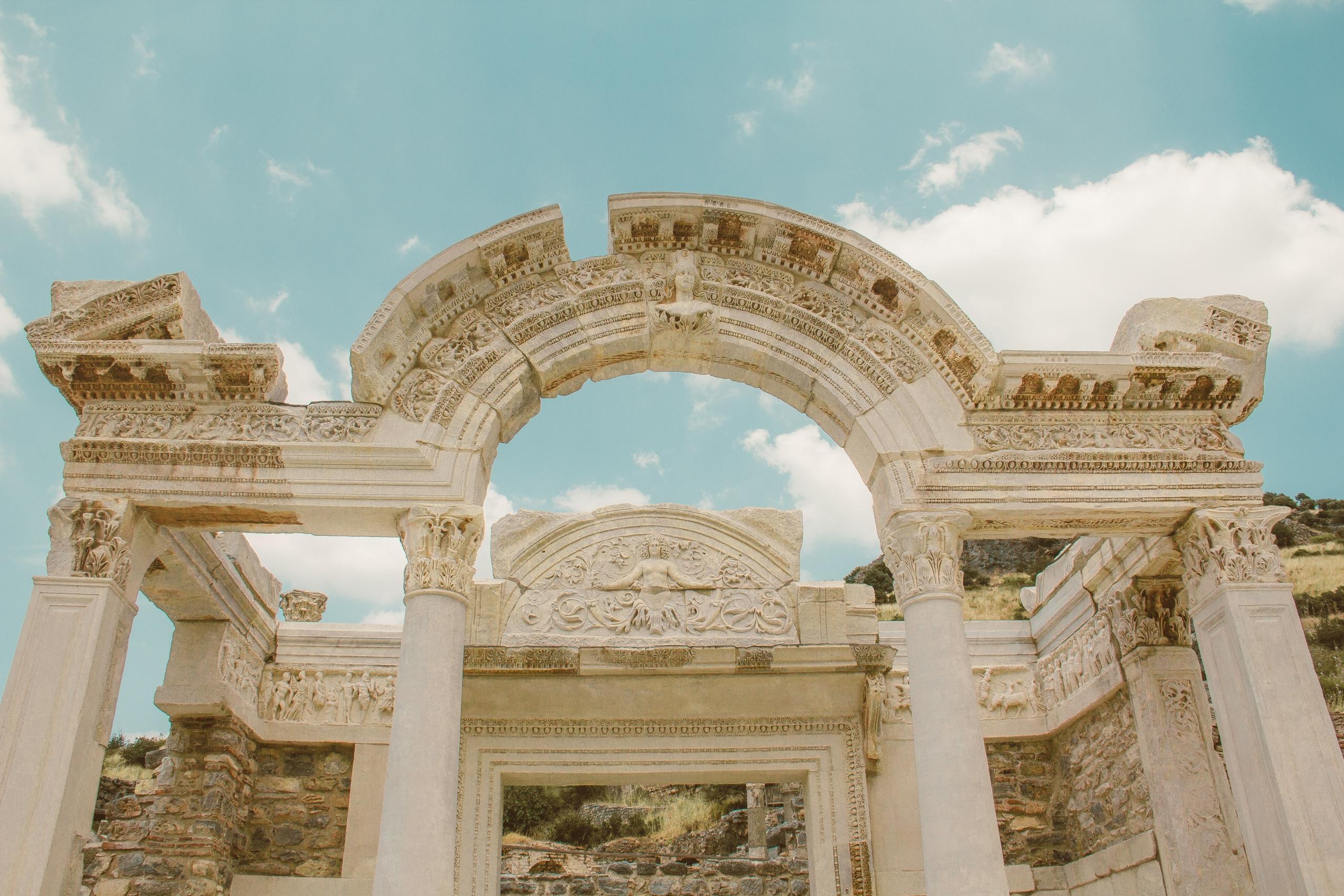 İzmir Efes antik kentinde tarihi yapı