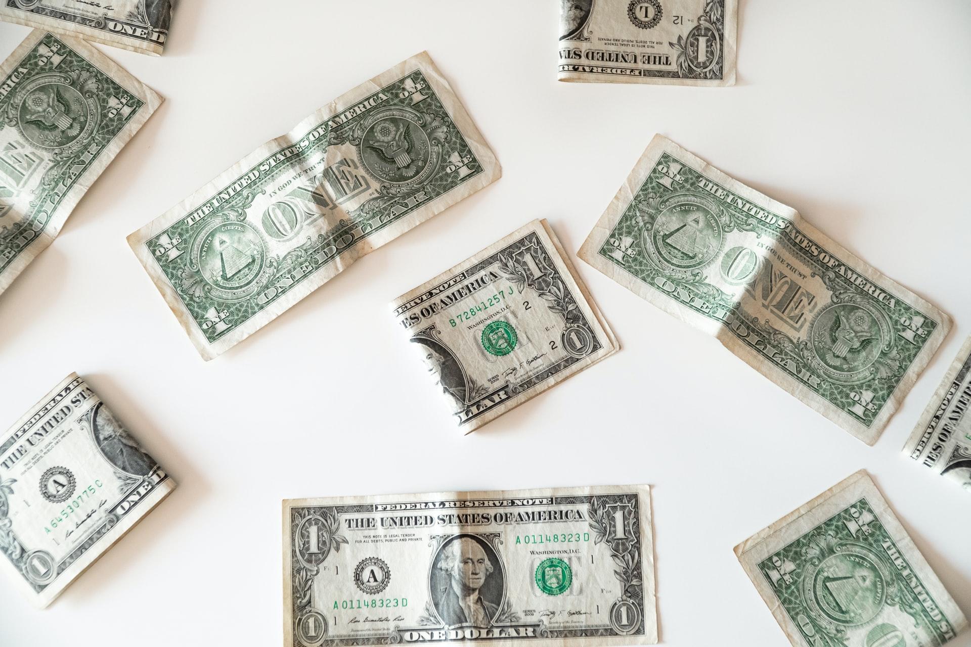 Dolar ve banknotlar.