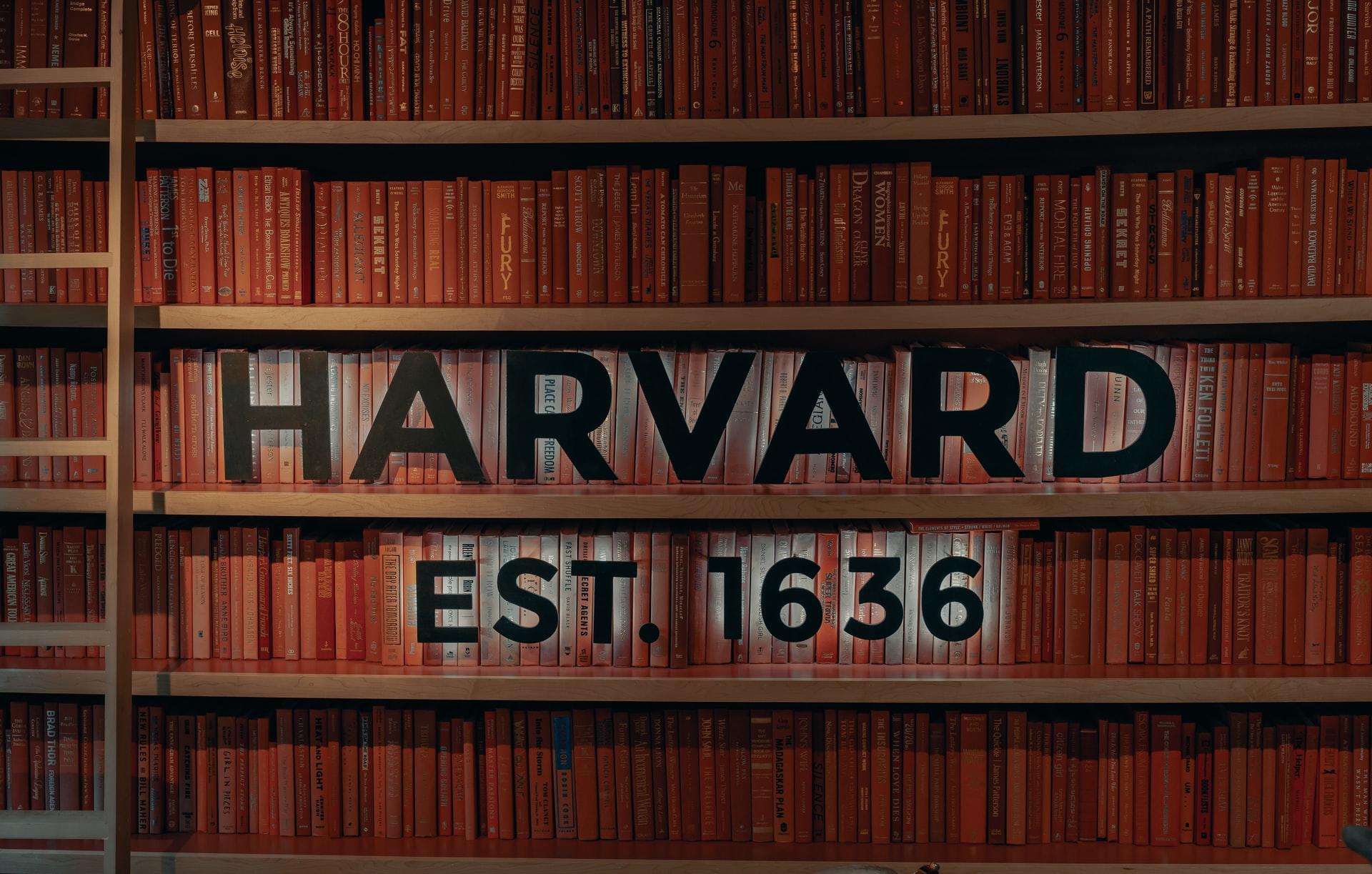 Harvard Üniversitesi EST 1936 Amerika