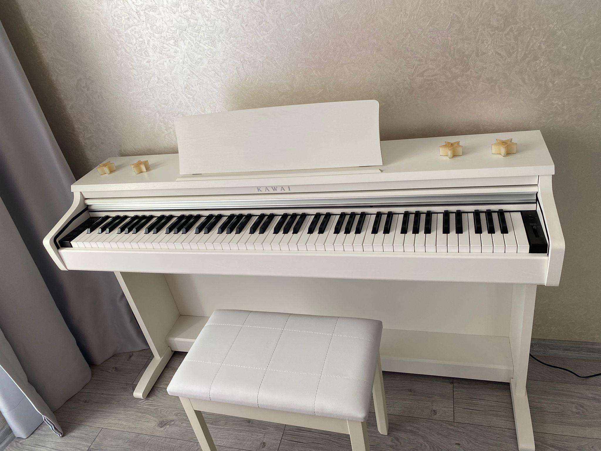 Beyaz kawai kdp120 dijital duvar piyanosu