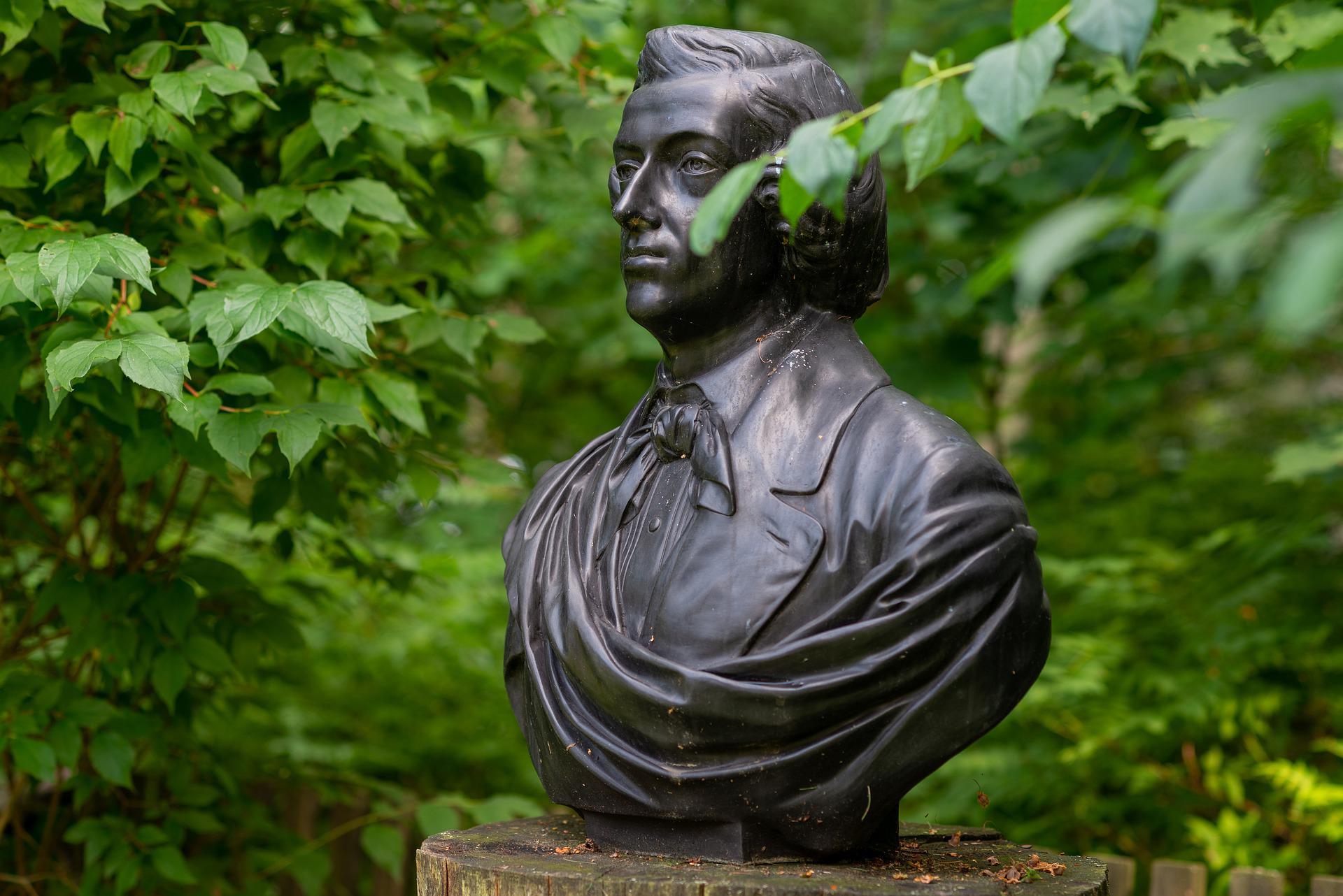 Ünlü piyanist Chopin'in büstü