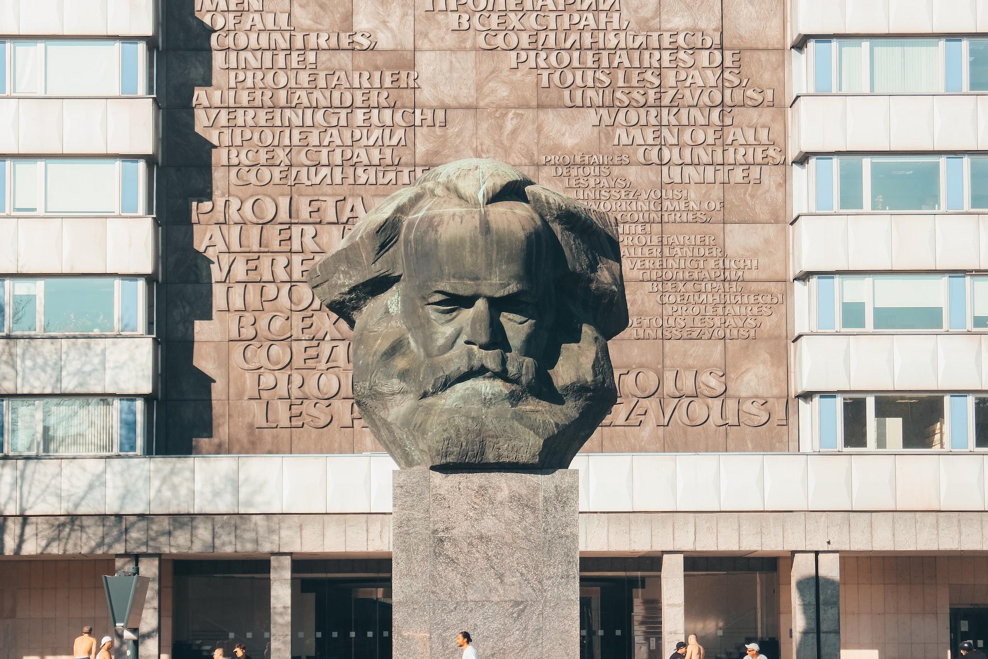 Karl Marx Büst Brücken