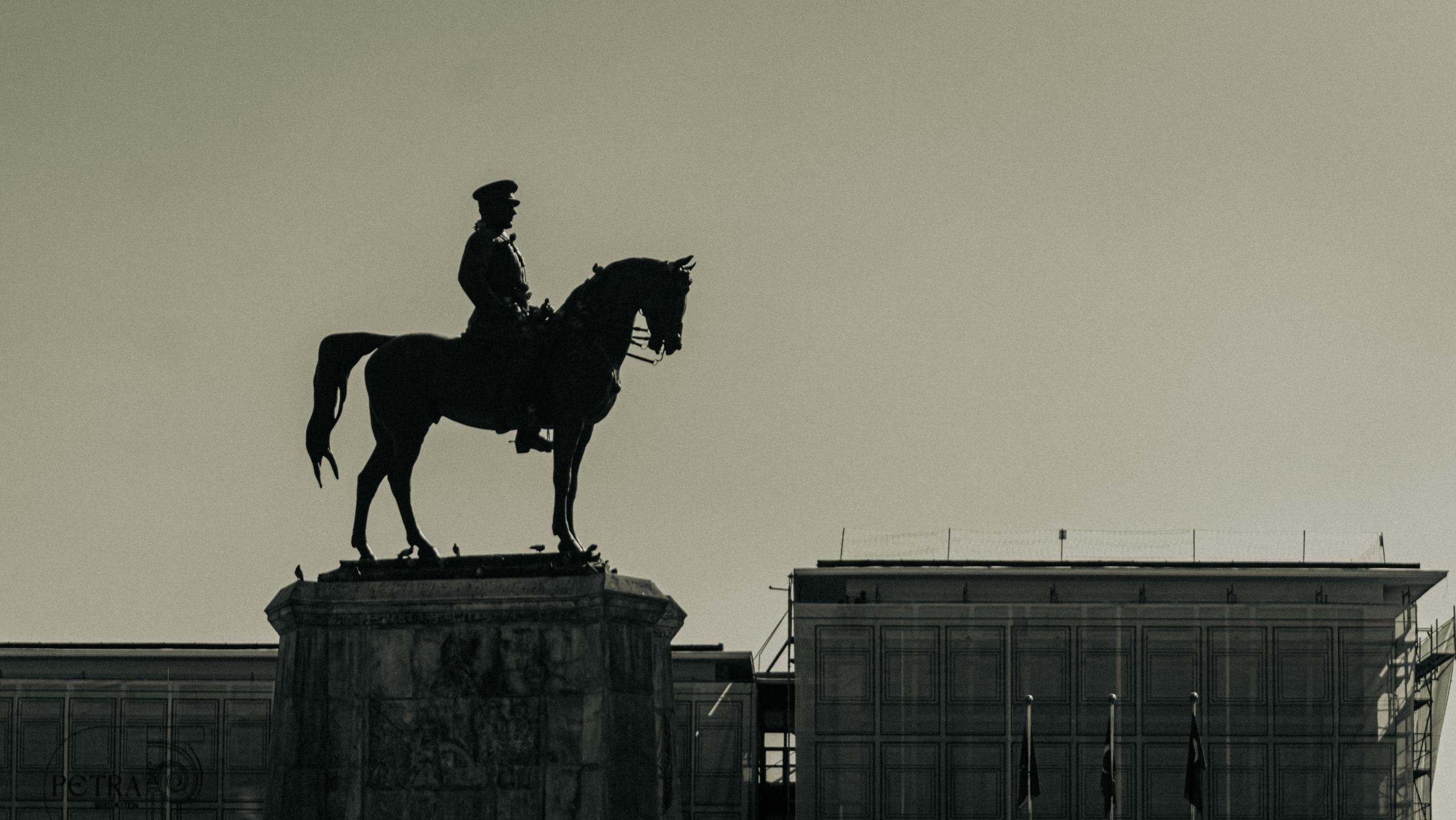 Mustafa Kemal Atatürk atlı heykeli