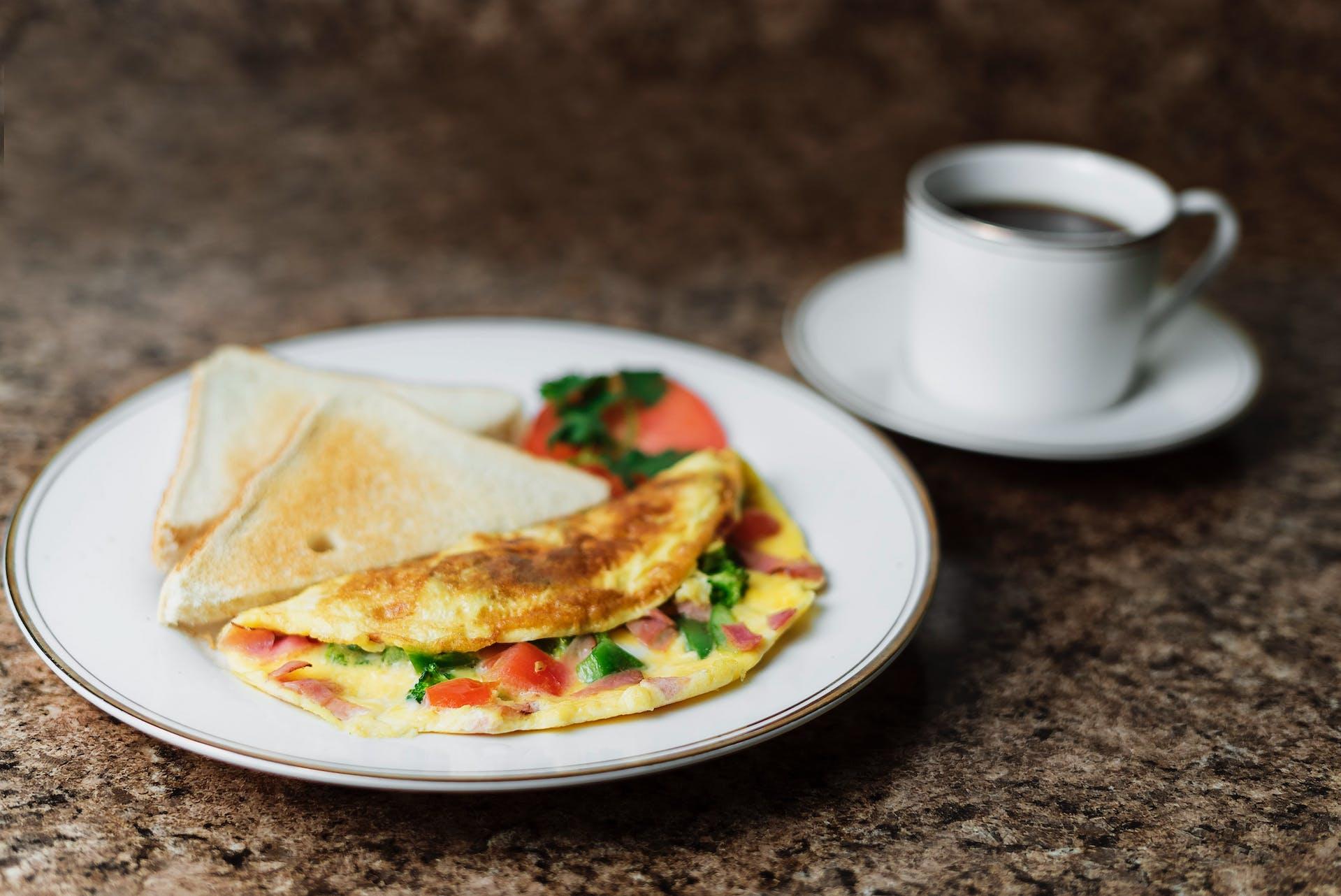 Bol peynir omlet kahve