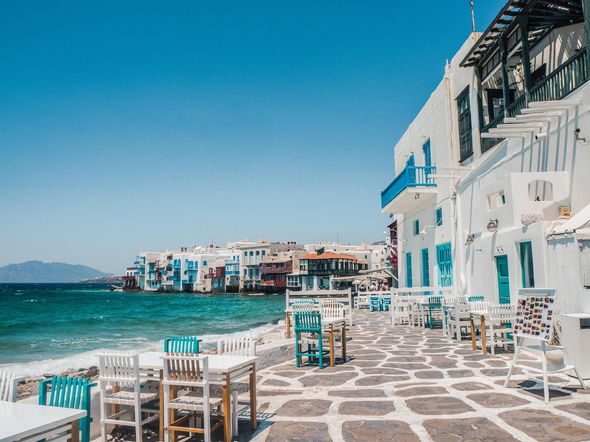 Küçük bir Yunan adası.