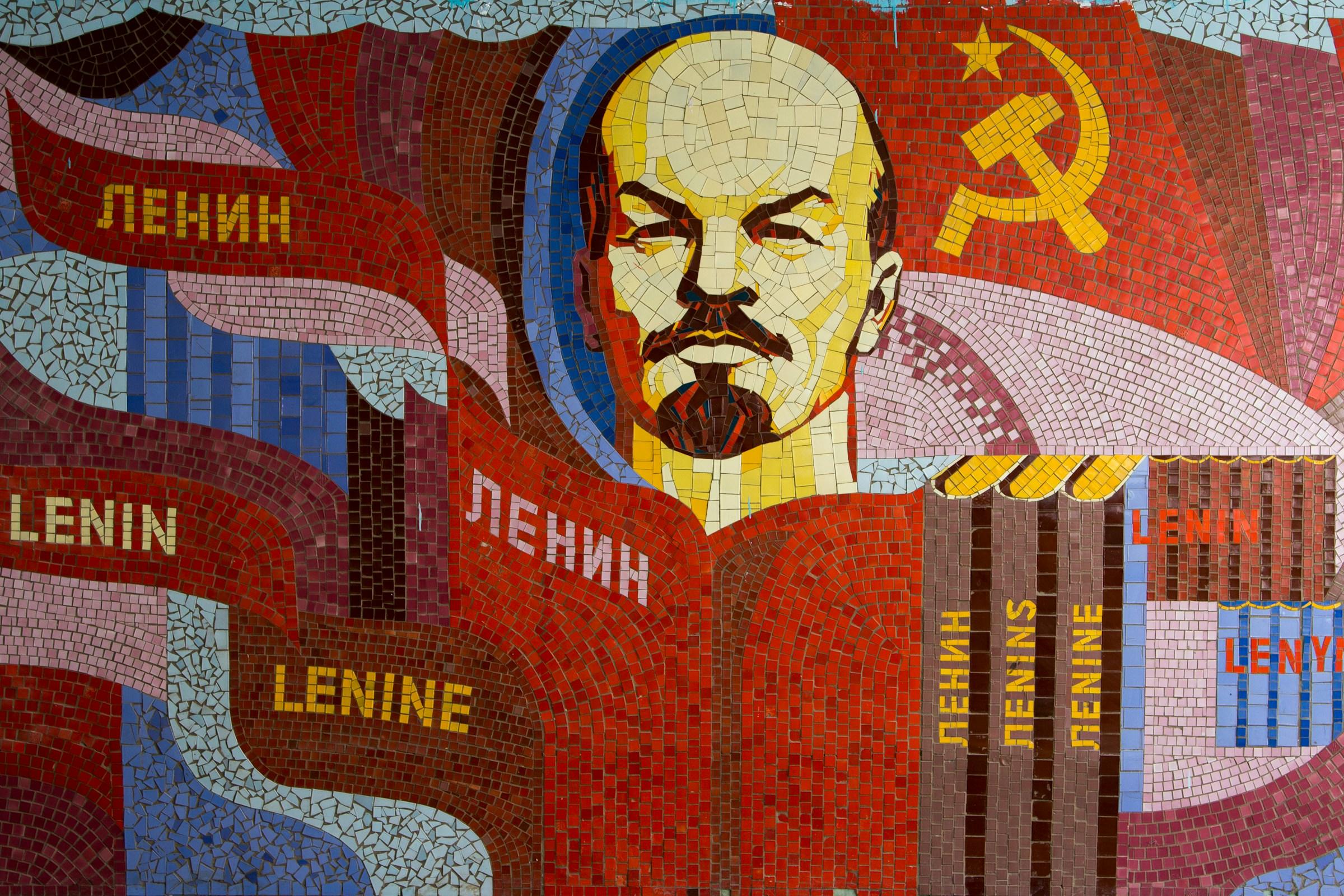 Lenin Öncülüğünde Bir Devlet ve Dönem: SSCB