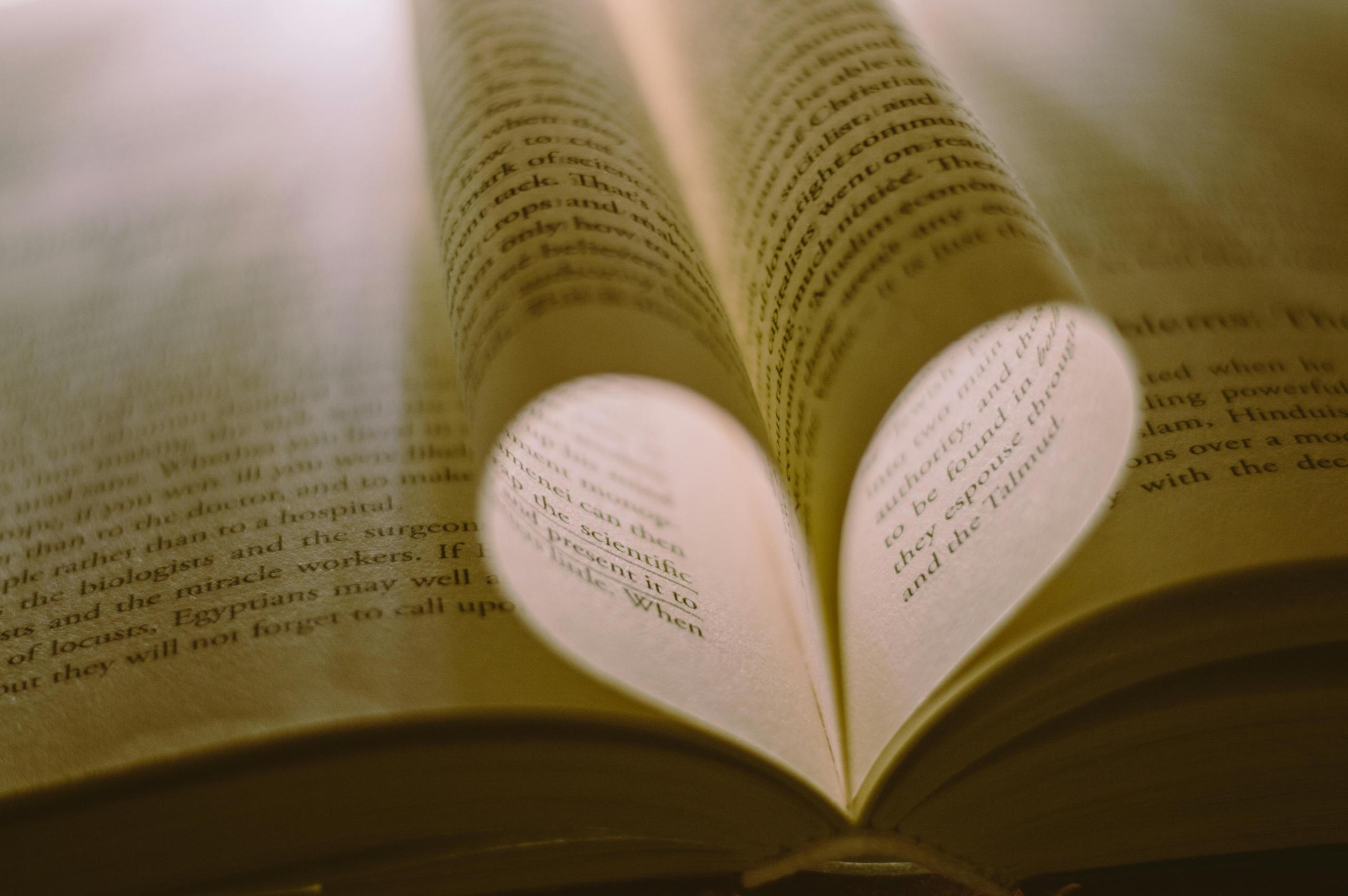 kitap sayfa kalp